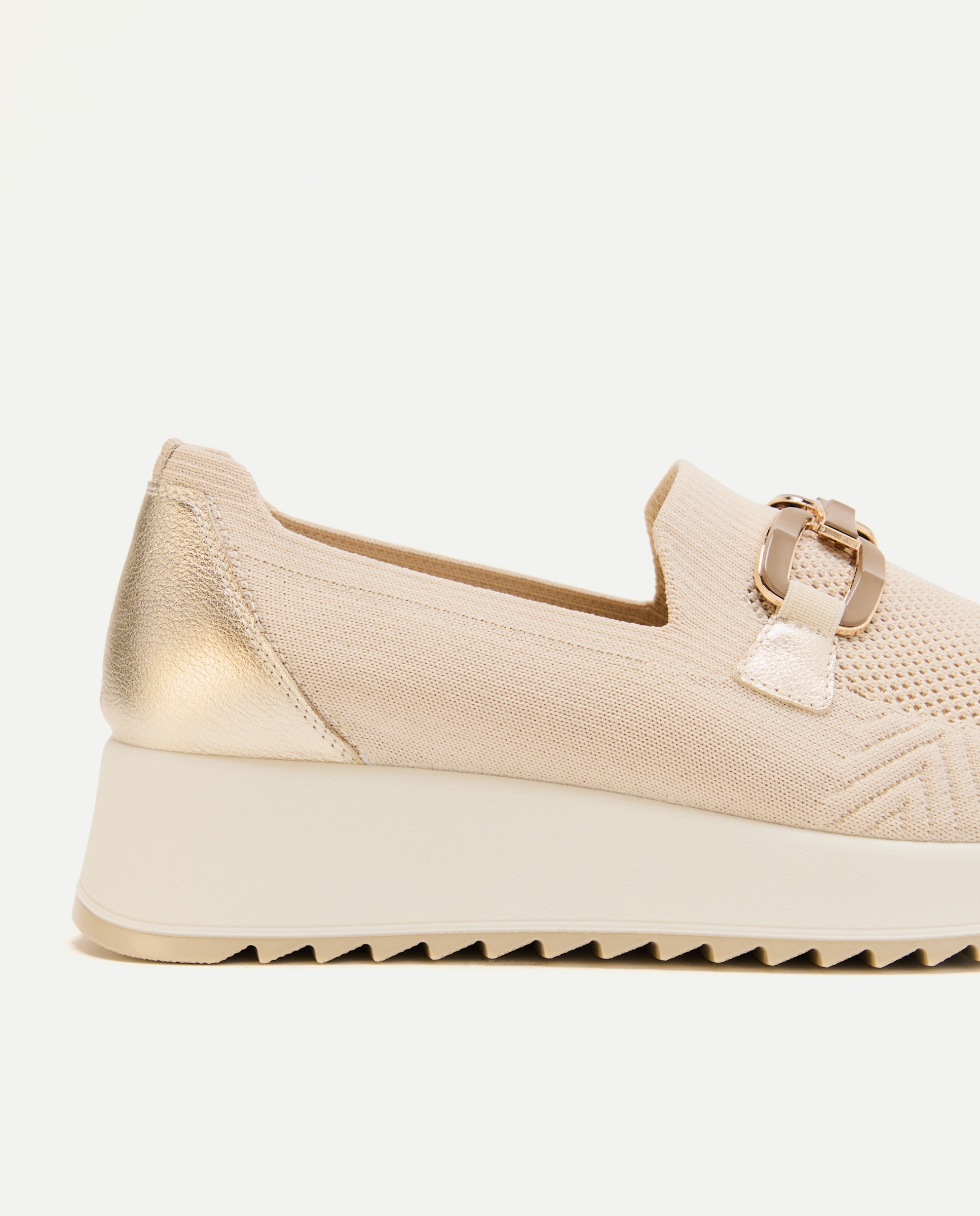 Sapatilhas com Adorno de Licra Bege-5