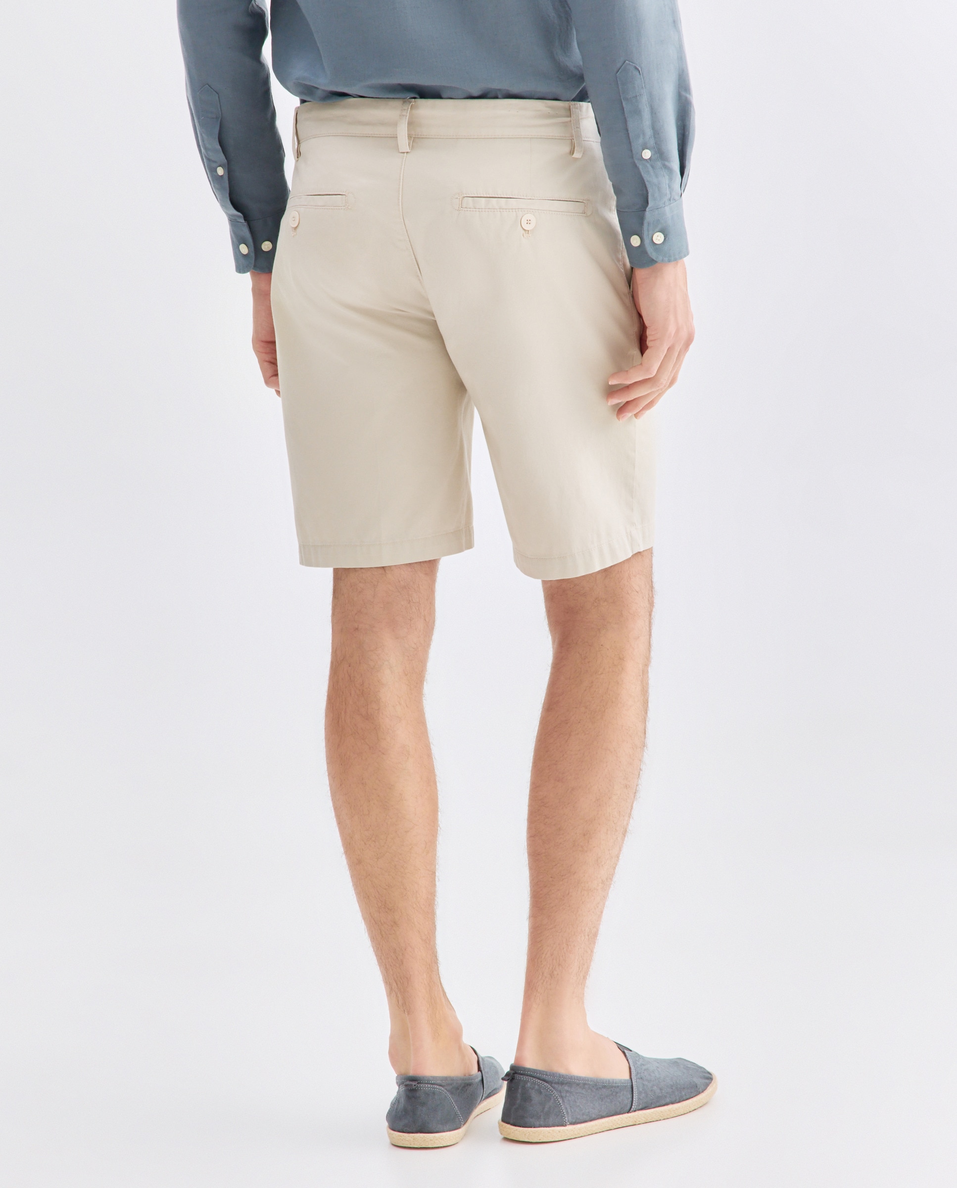 Bermuda hombre chino con pinzas Visón claro-3