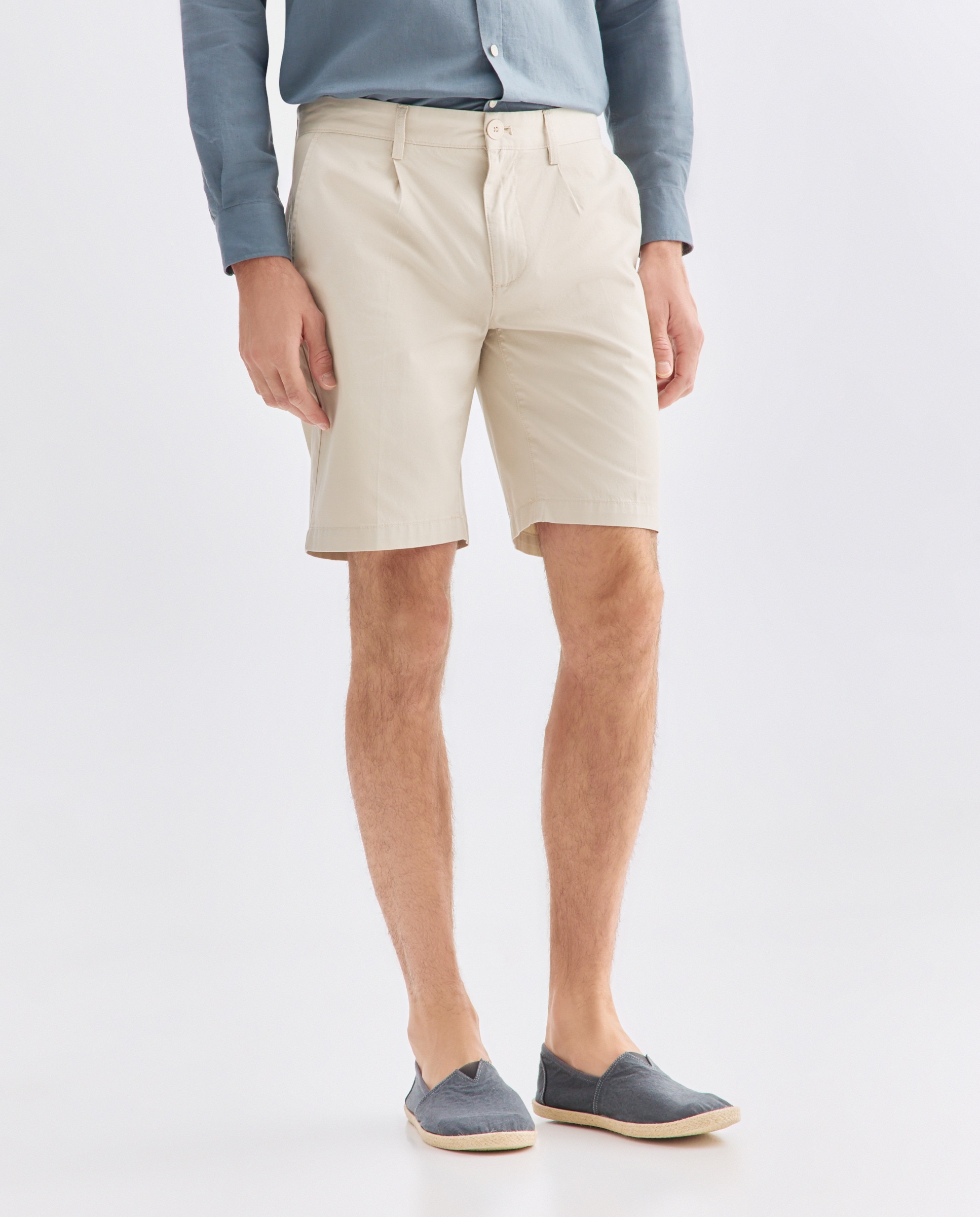 Bermuda hombre chino con pinzas Visón claro-2
