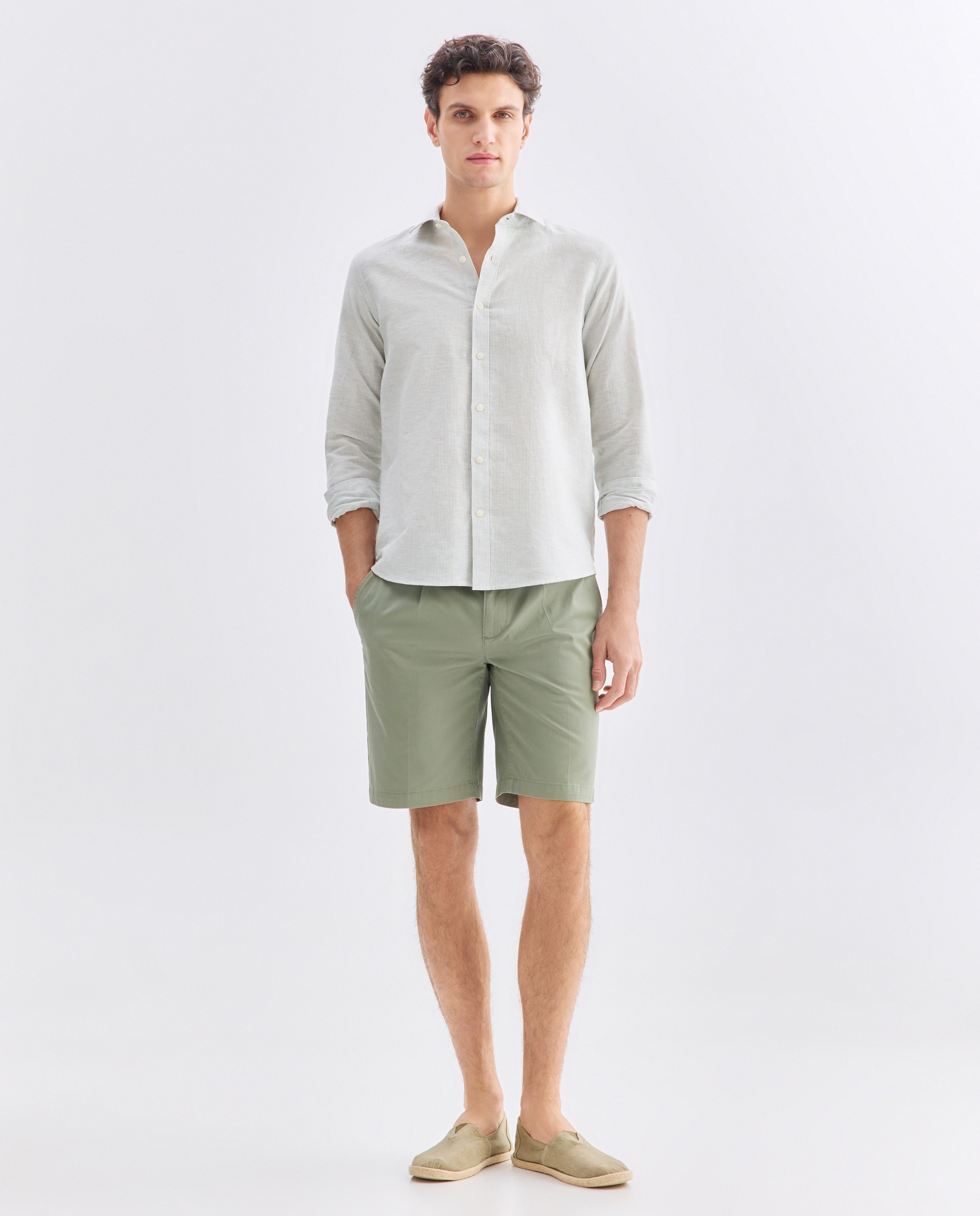 Imagen 0 de Bermuda hombre chino con pinzas