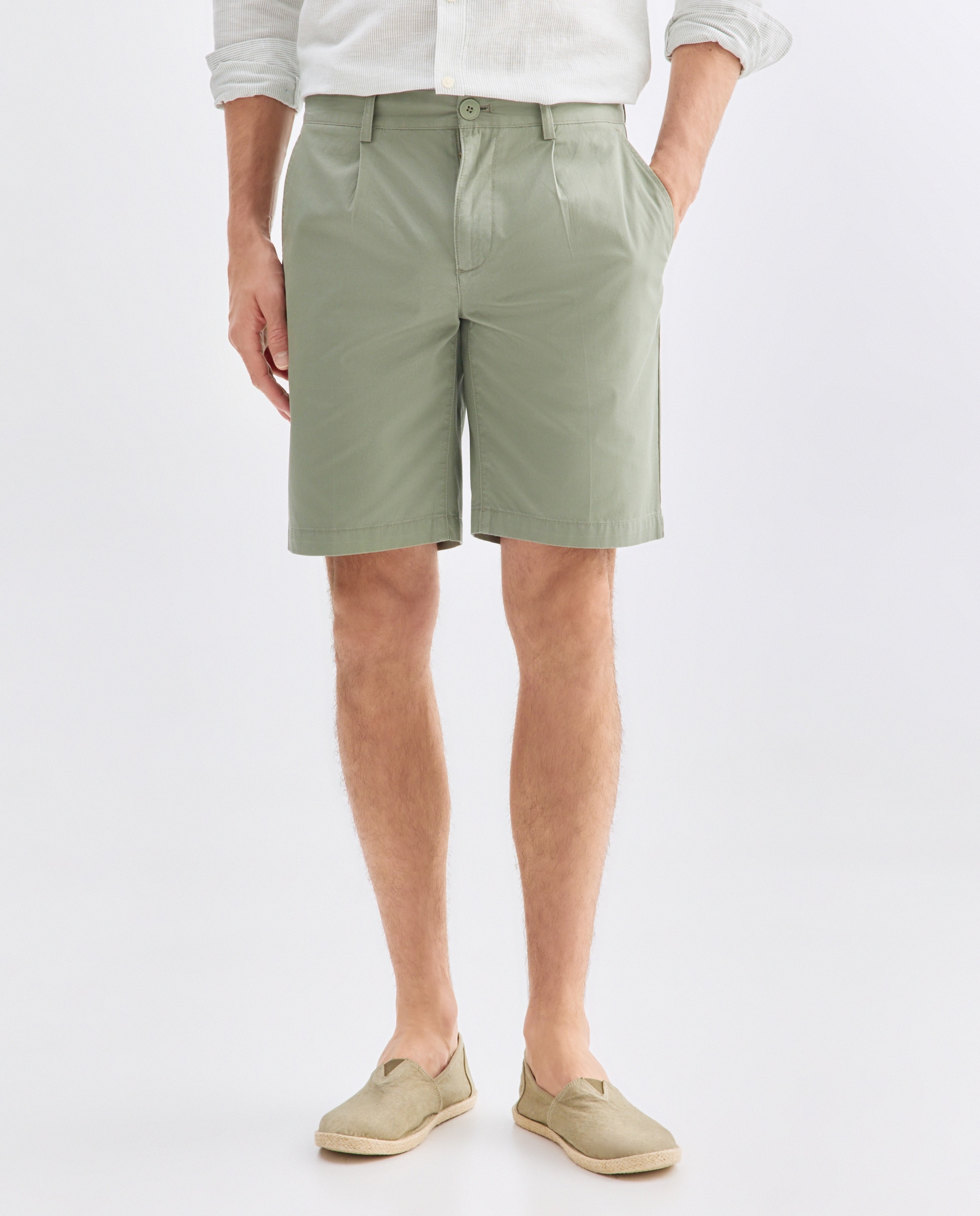 Bermuda hombre chino con pinzas 510 Verde claro-2