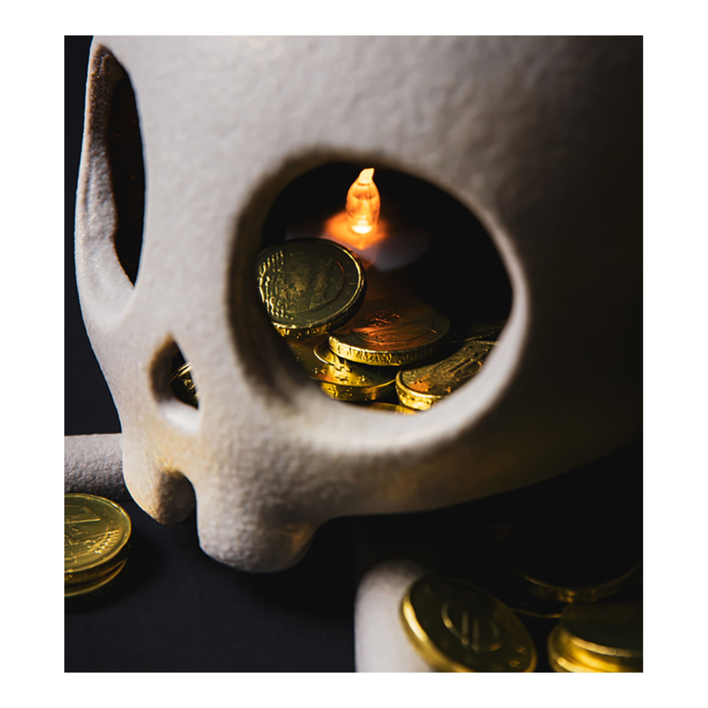 Imagen 4 de Figura de chocolate con leche calavera Bubo