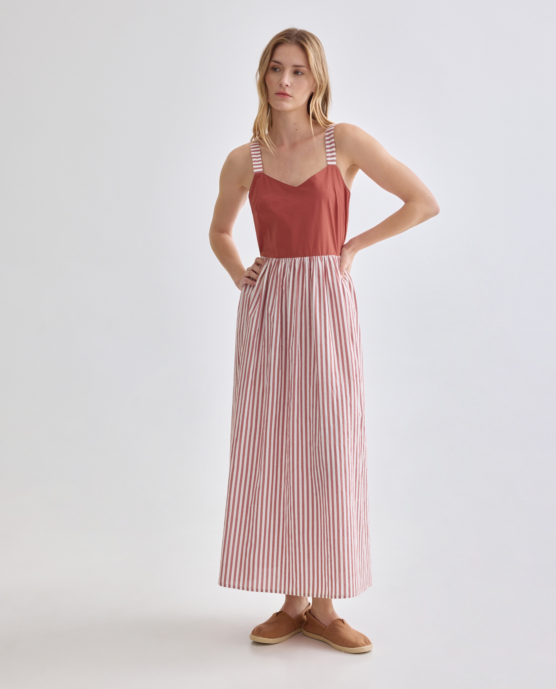 Imagen 0 de Vestido de mujer bicolor