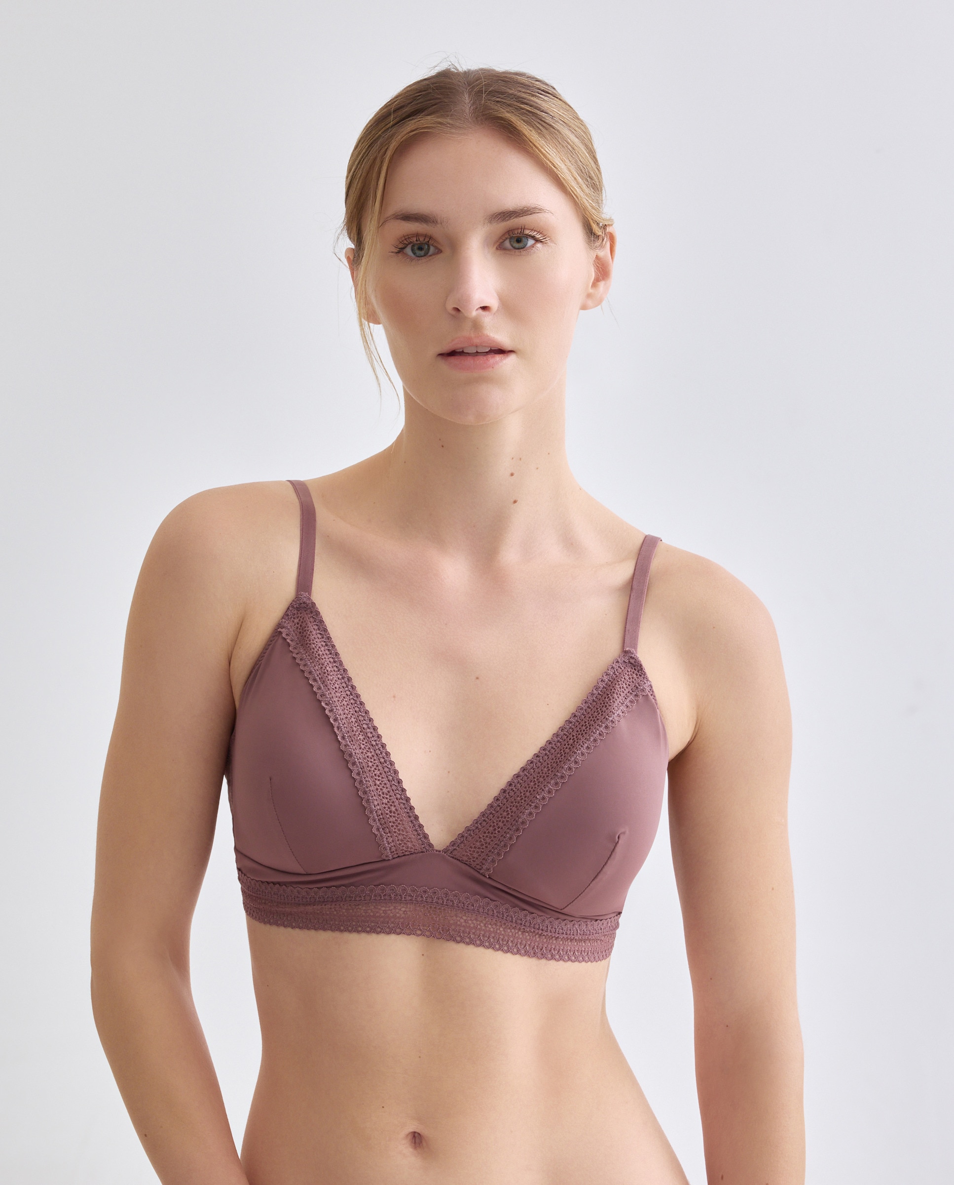 Imagen 0 de Sujetador triangulo encaje c