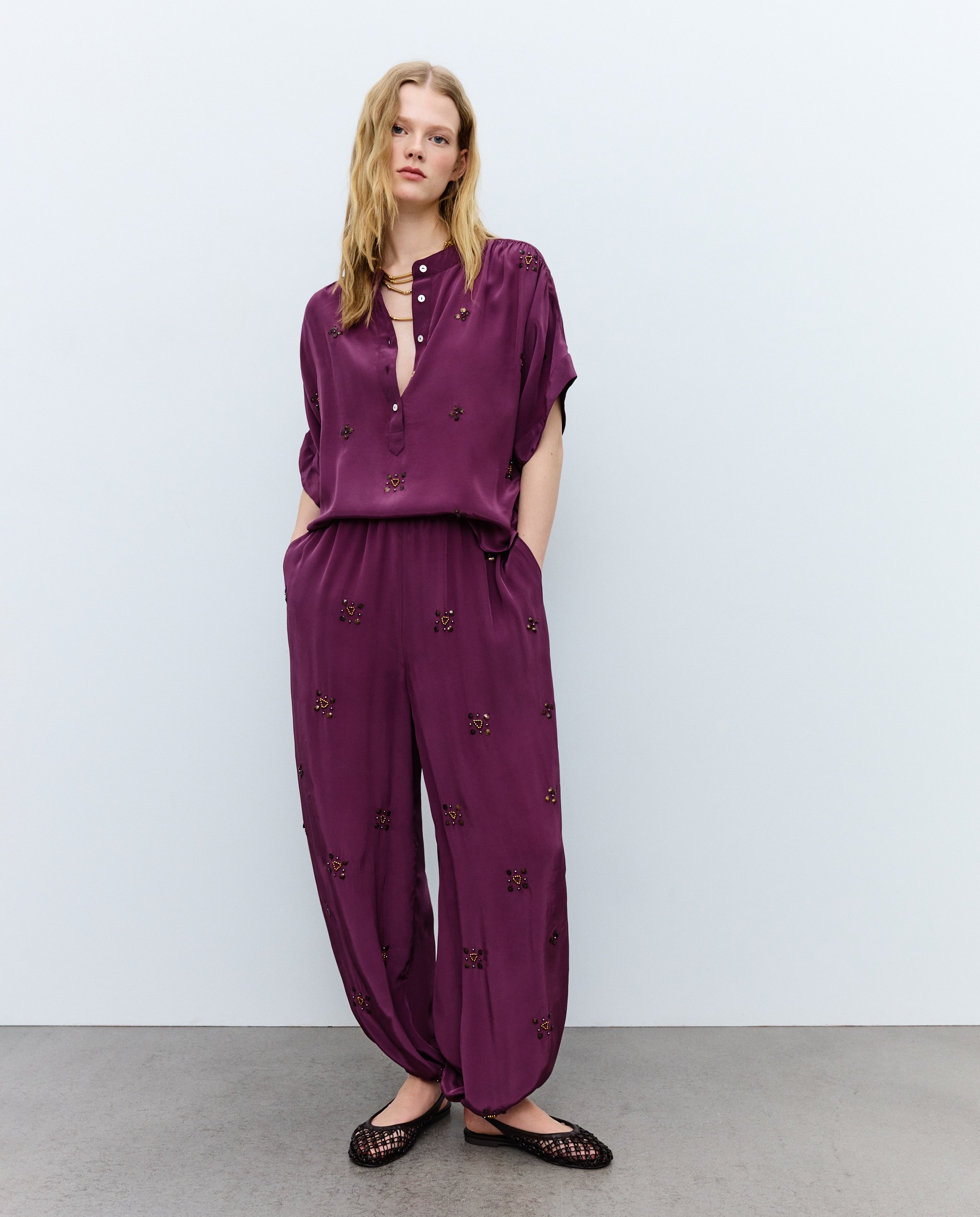 Imagem 0 de Calças Largas com Detalhes