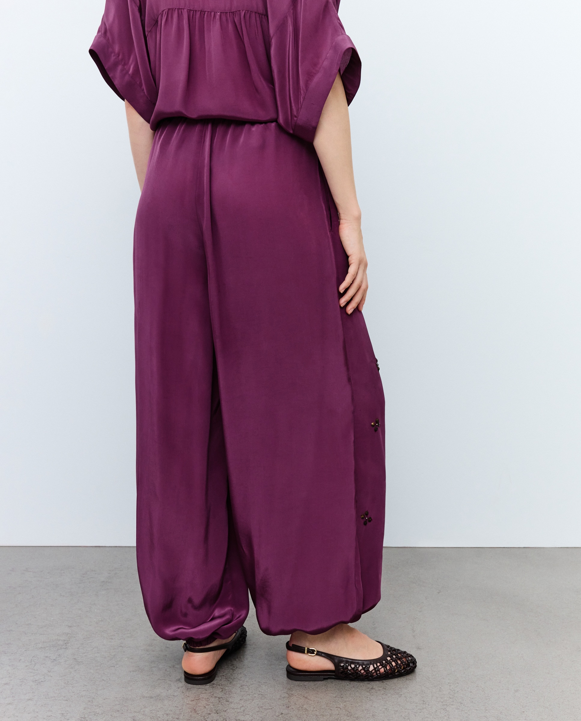 Calças Largas com Detalhes Ameixa-3