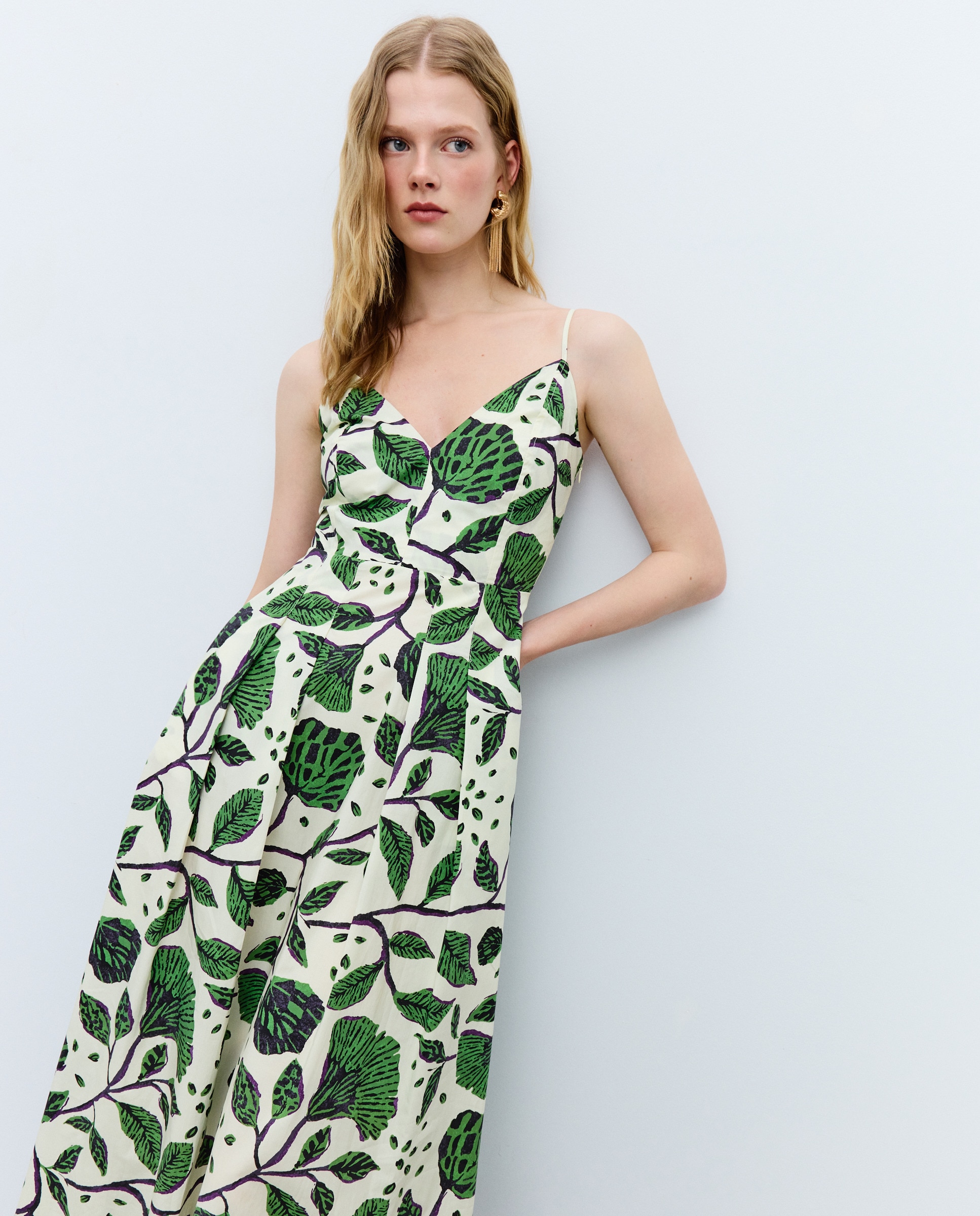 Vestido de Alças com Estampado Floral Verde-4