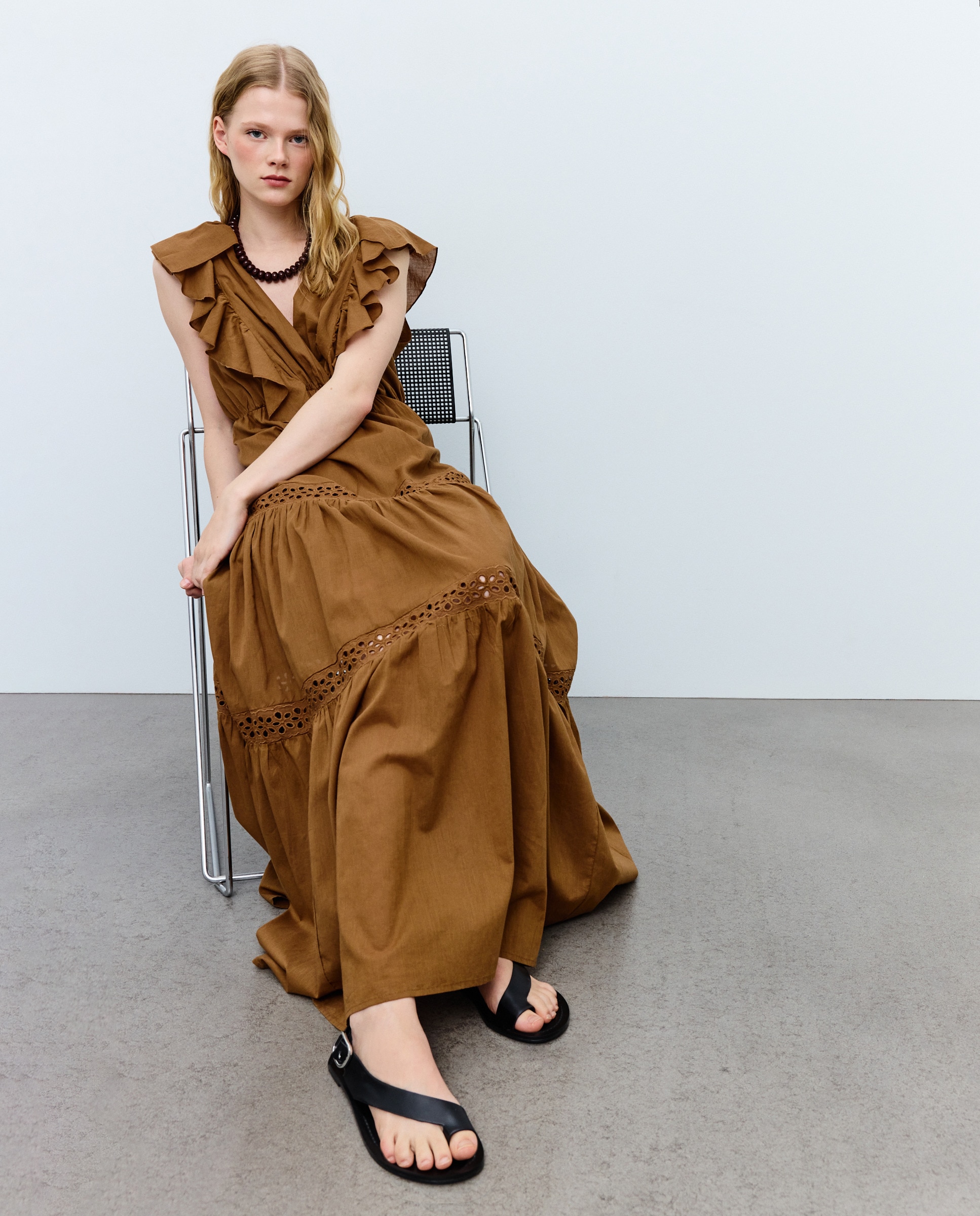 Vestido comprido com folhos 370 Ocre-4