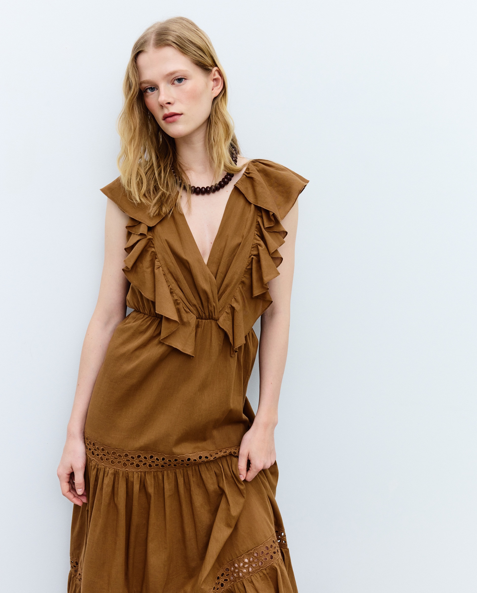Vestido comprido com folhos 370 Ocre-2