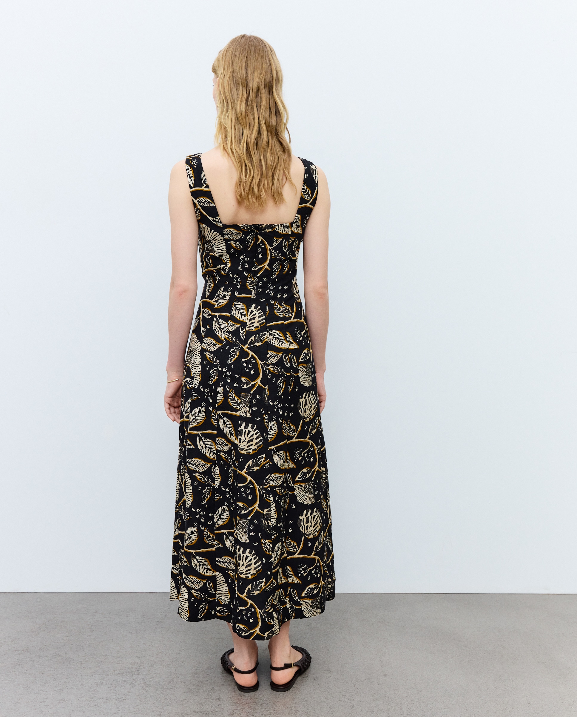 Vestido de Alças com Decote Quadrado Preto-3