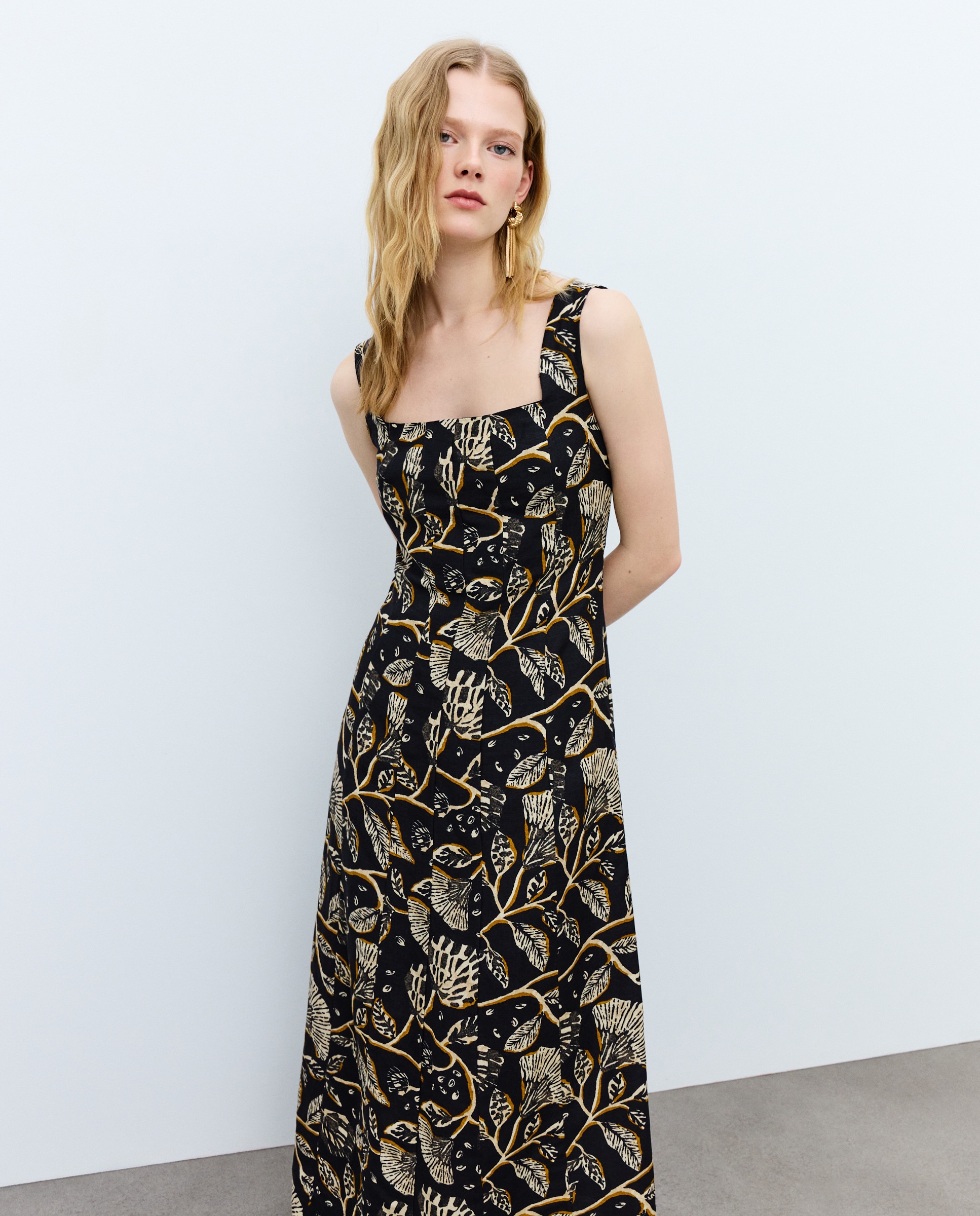 Vestido de Alças com Decote Quadrado Preto-4
