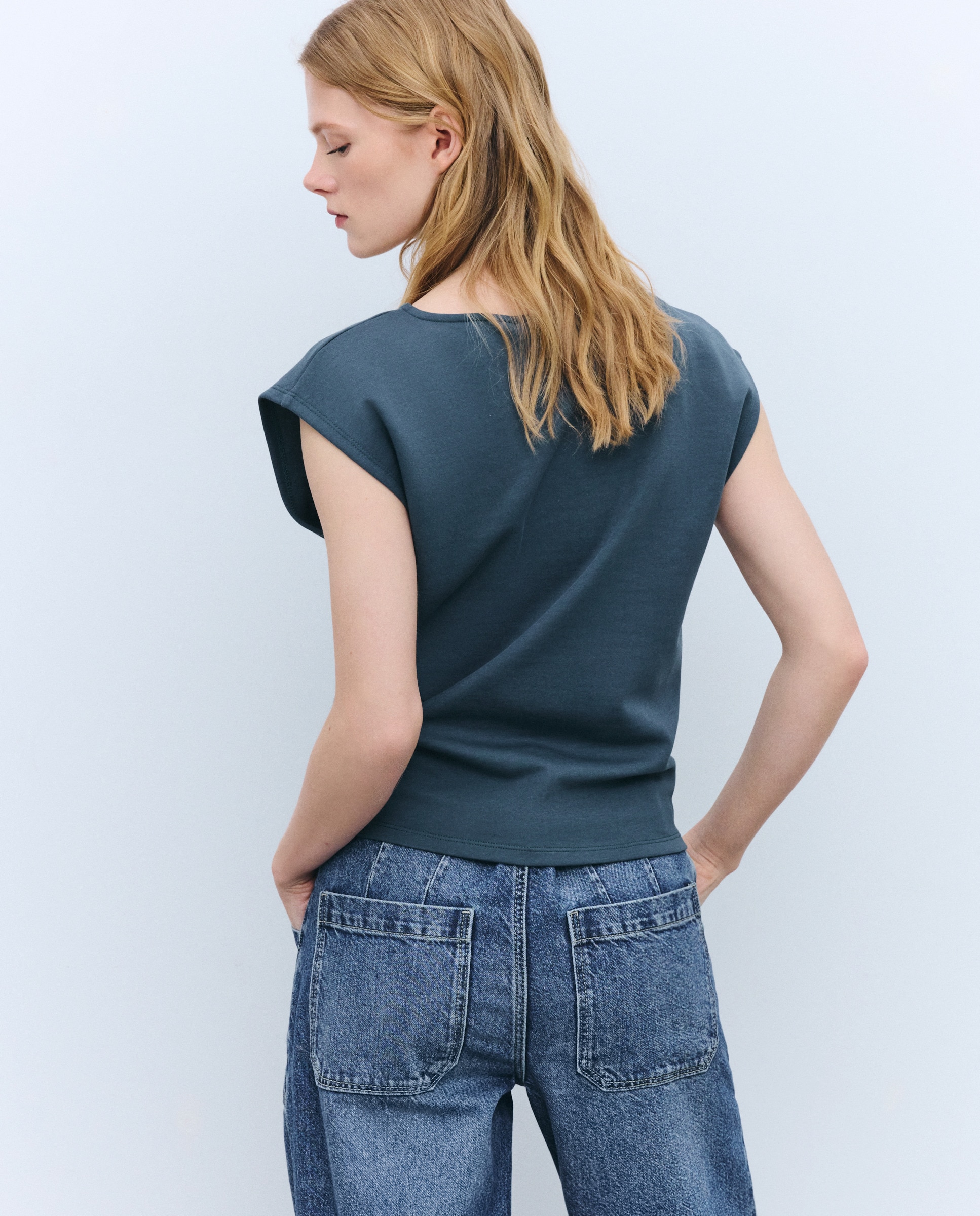T-shirt com Detalhe de Missanga no Decote Verde Pato-3
