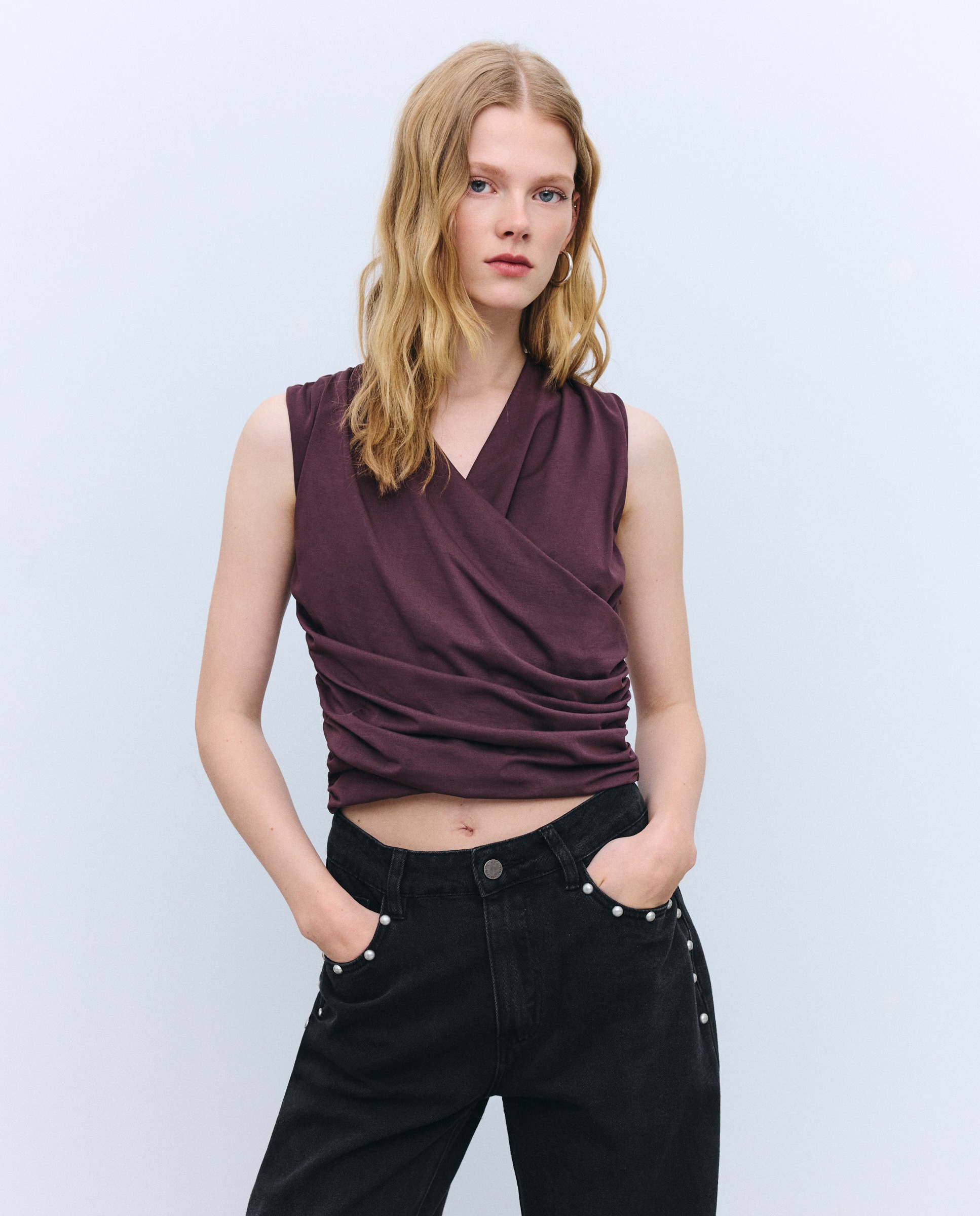 Imagem 0 de T-shirt de Manga Curta em Cupro Cruzada com Drapeado