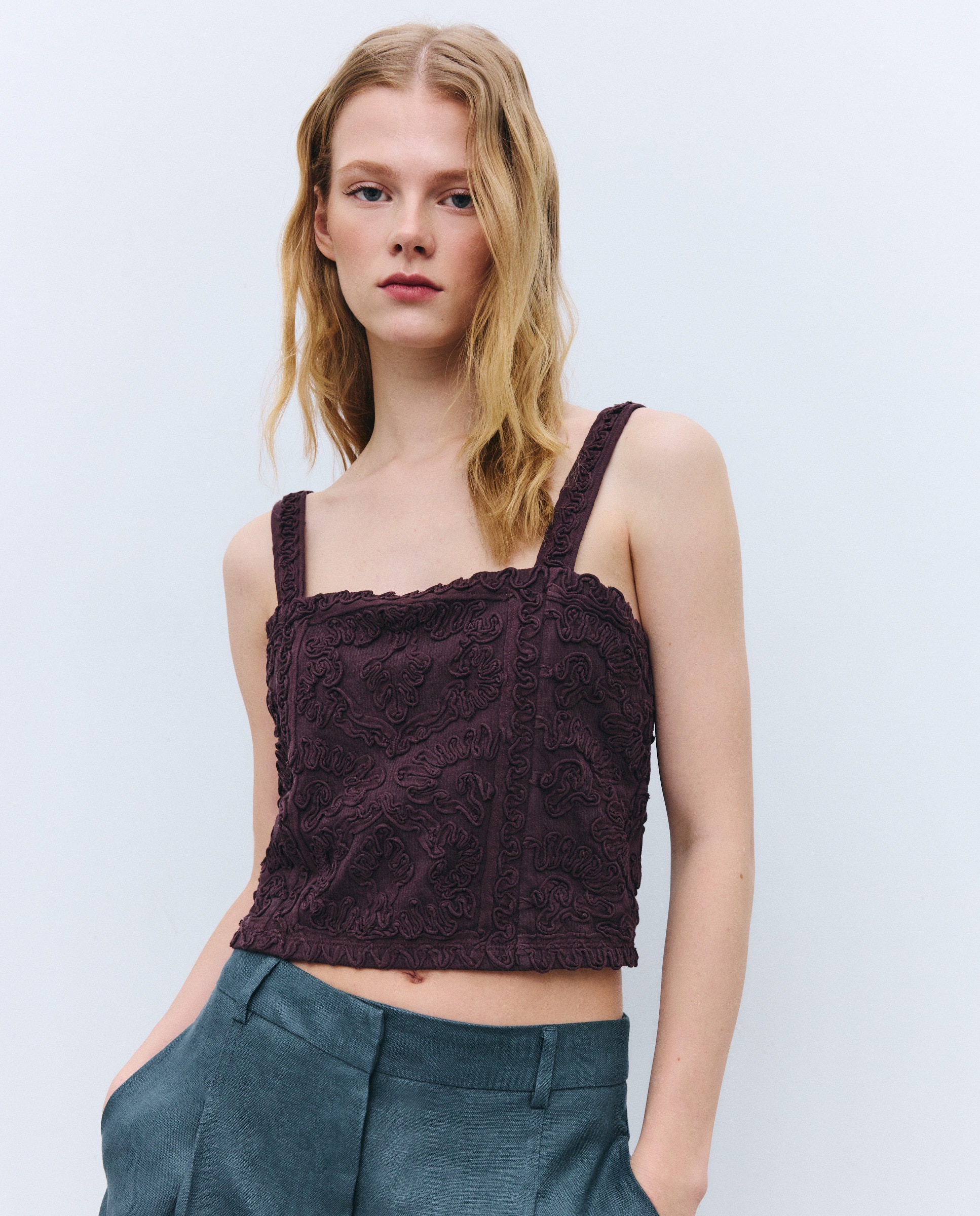 Imagem 0 de Top de alças com bordado