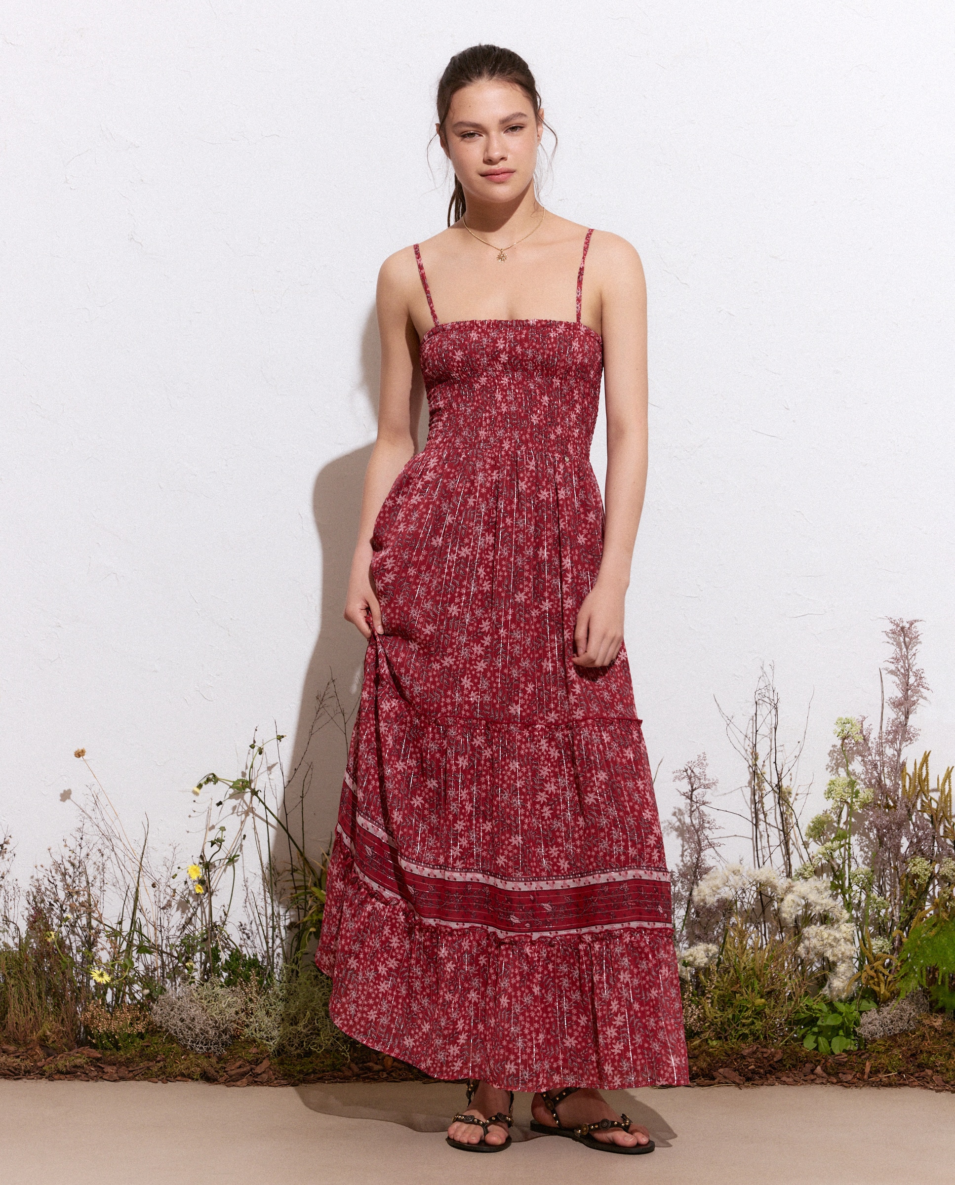 Imagem 0 de Vestido Comprido com Rebordo Decorativo e Estampado