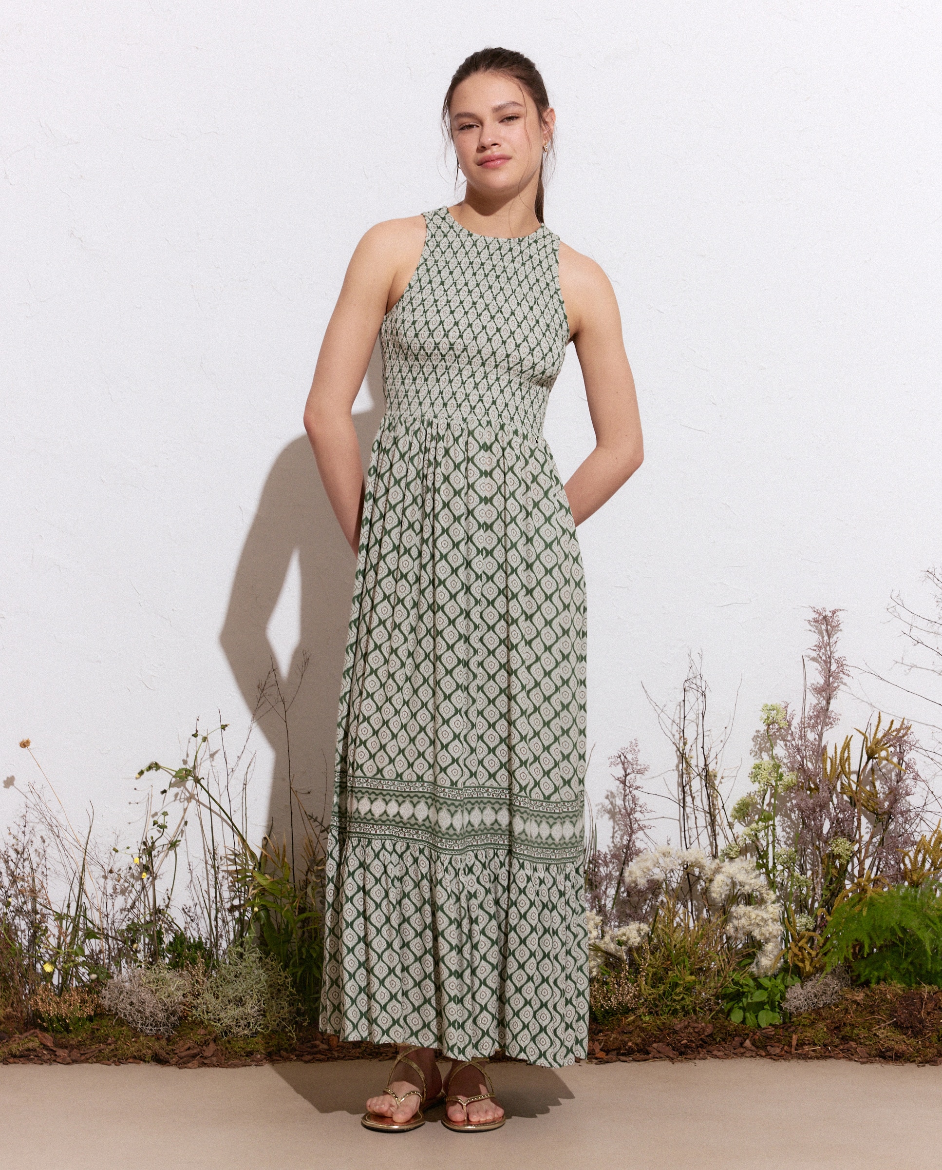 Vestido Comprido com Elásticos e Rebordo Decorativo Verde Sálvia-2