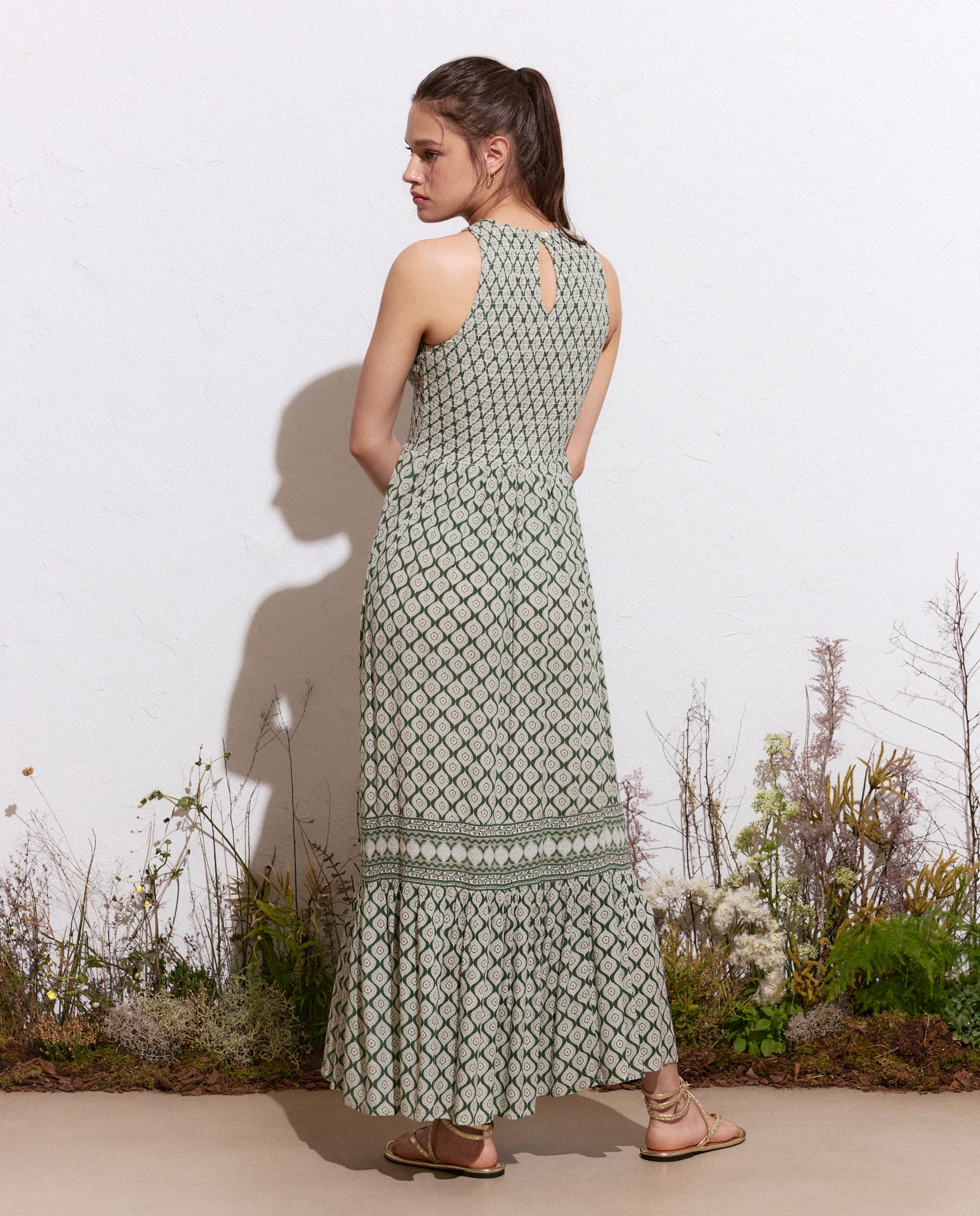 Vestido Comprido com Elásticos e Rebordo Decorativo Verde Sálvia-3