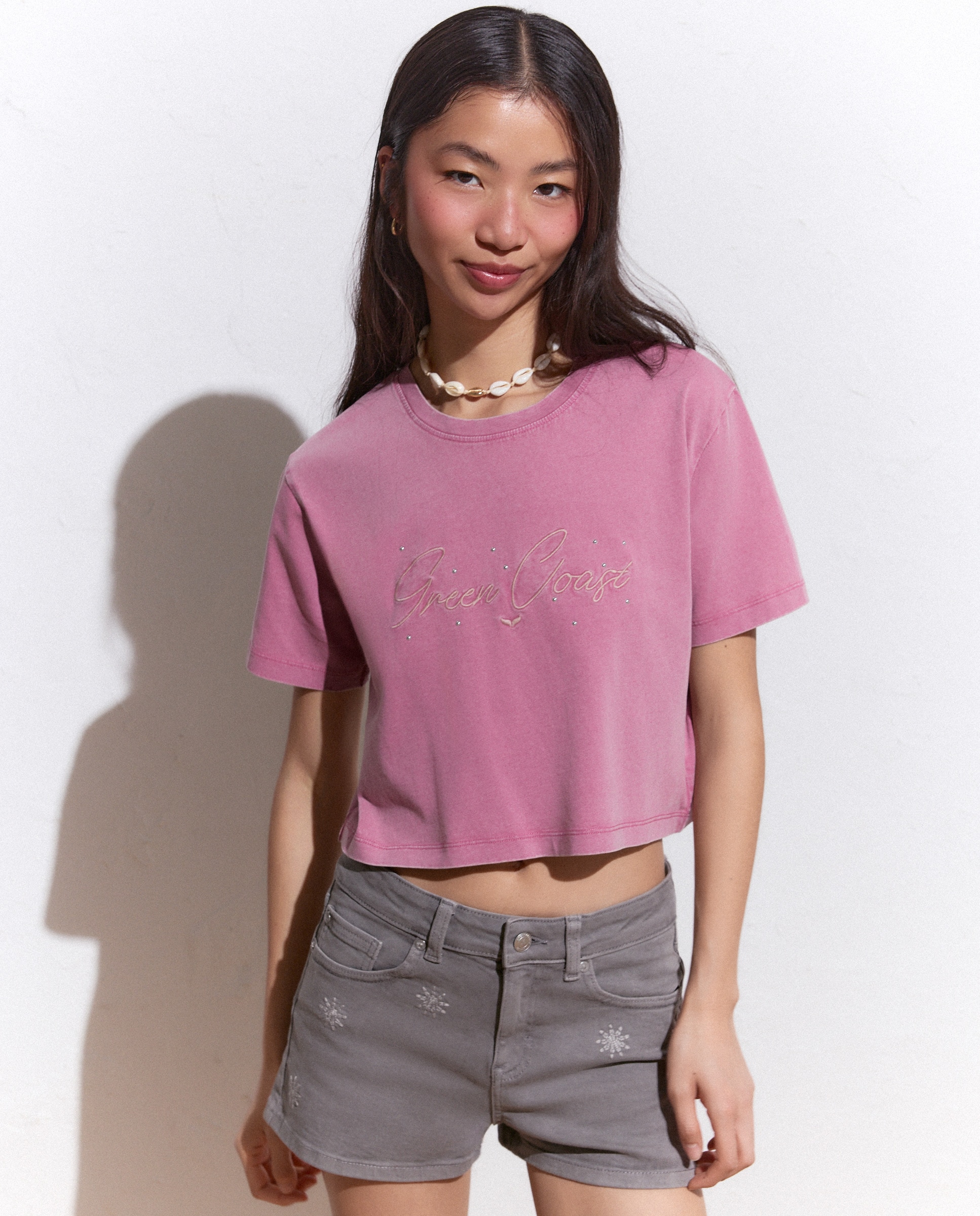 Imagem 0 de T-shirt com Efeito de Lavagem, Bordado e Tachas