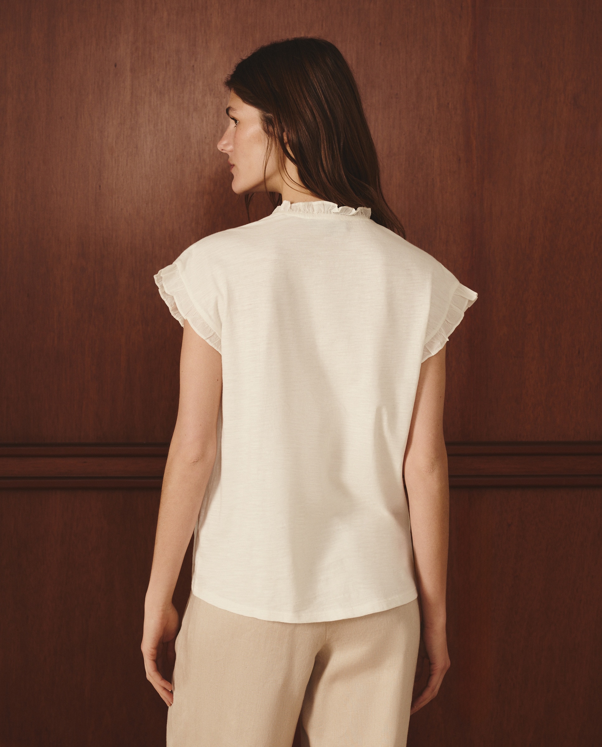 T-shirt Romântica com Folhos Branco-marfim-4