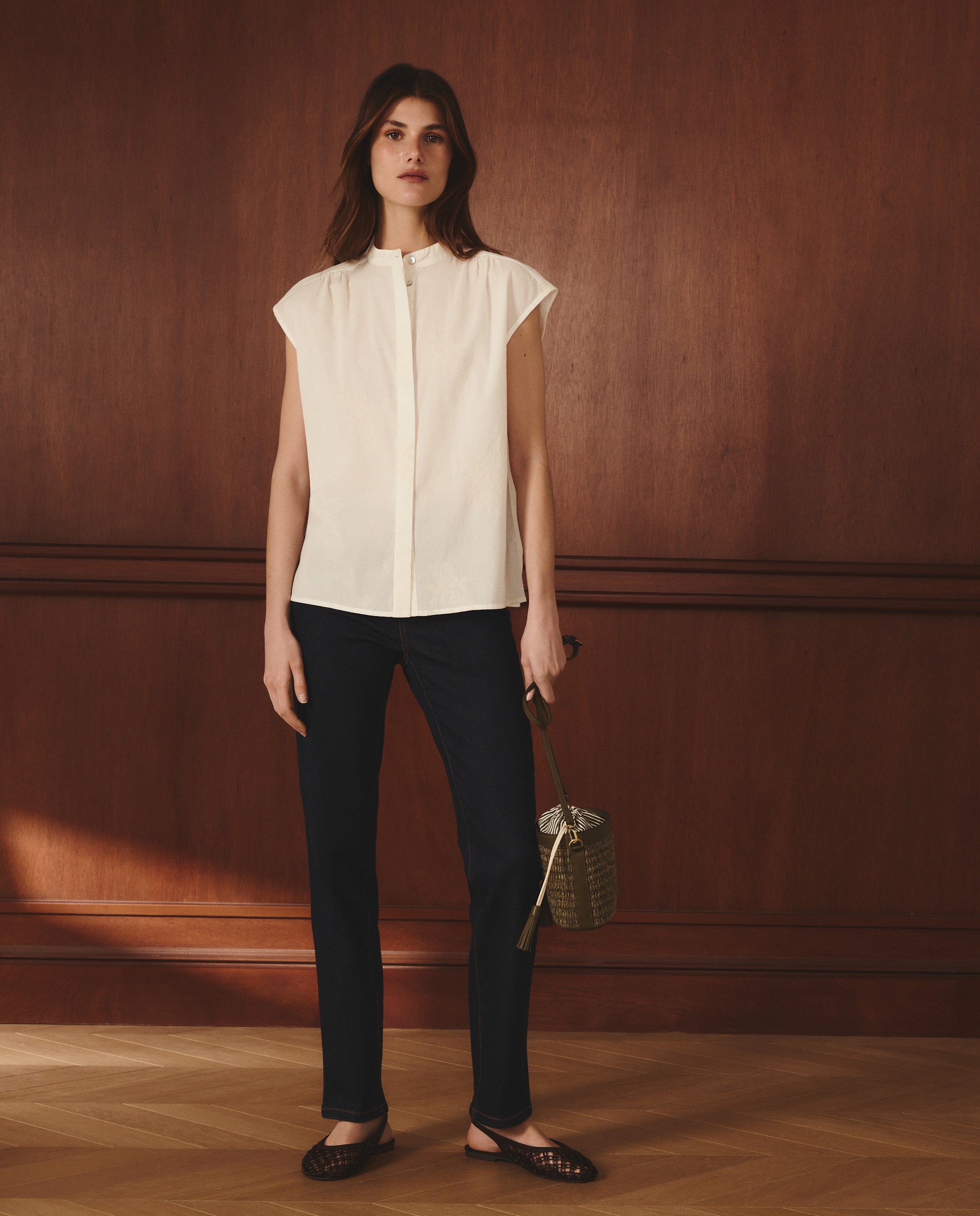 Camisa sem Mangas e com Bordado Branco-marfim-2