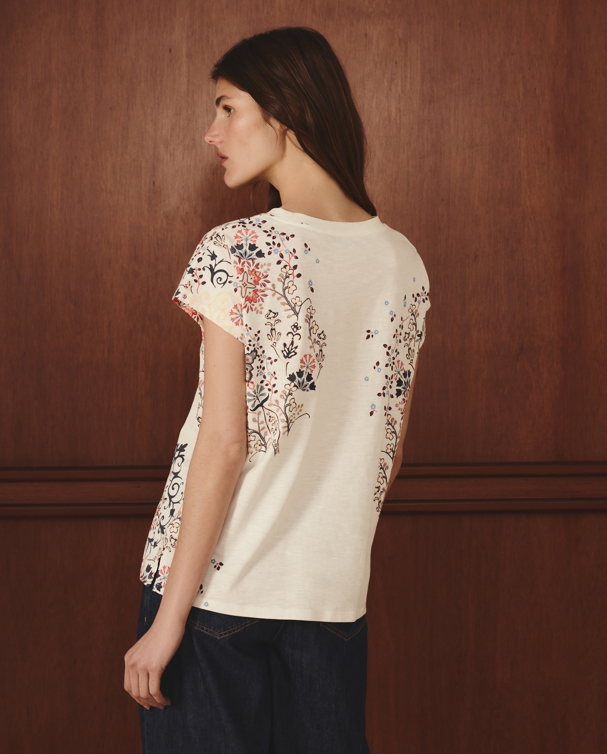 T-shirt com Decote Redondo e Estampado Posicional Branco-marfim-3