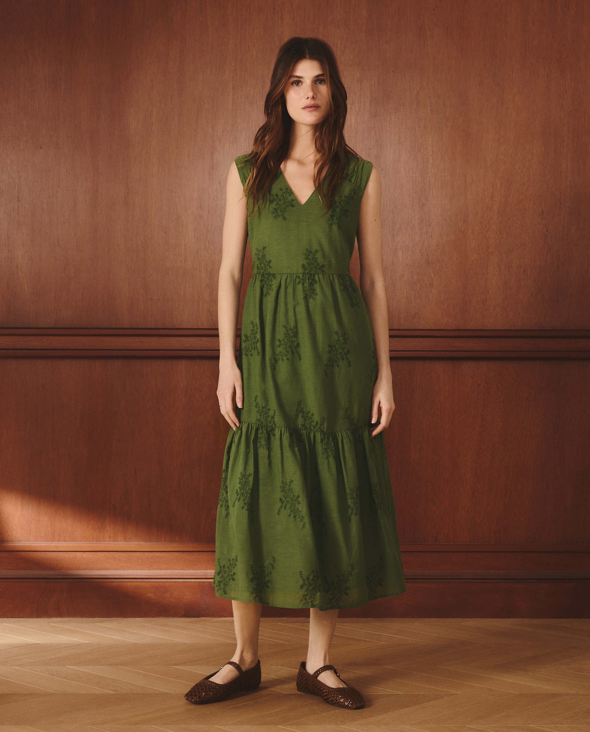 Imagem 0 de Vestido sem mangas e com decote em bico