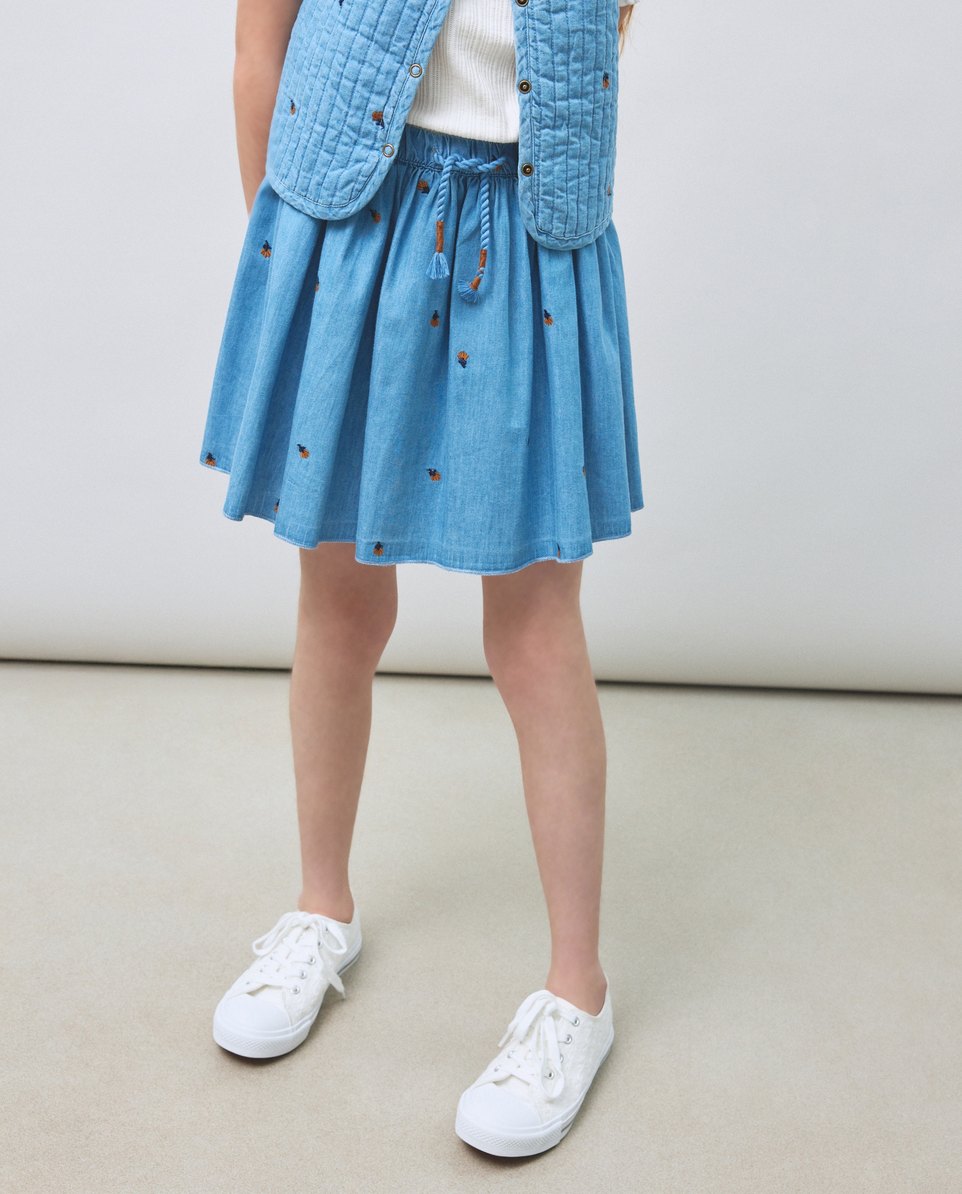 Saia Rodada de Chambray com Estampado Bordado Azul-2