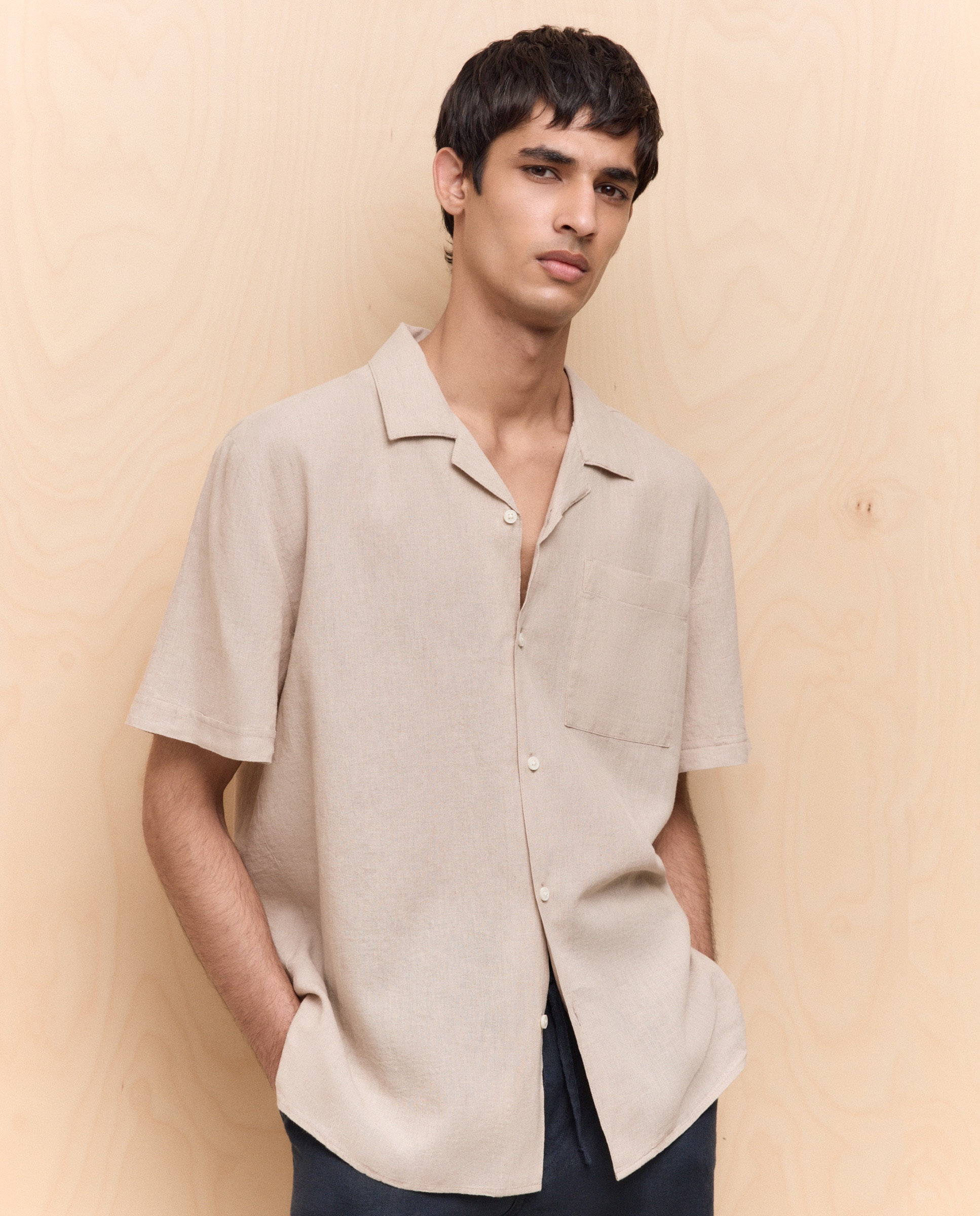 Imagem 0 de Camisa Bowling de Linho e Algodão Lisa com Manga Curta