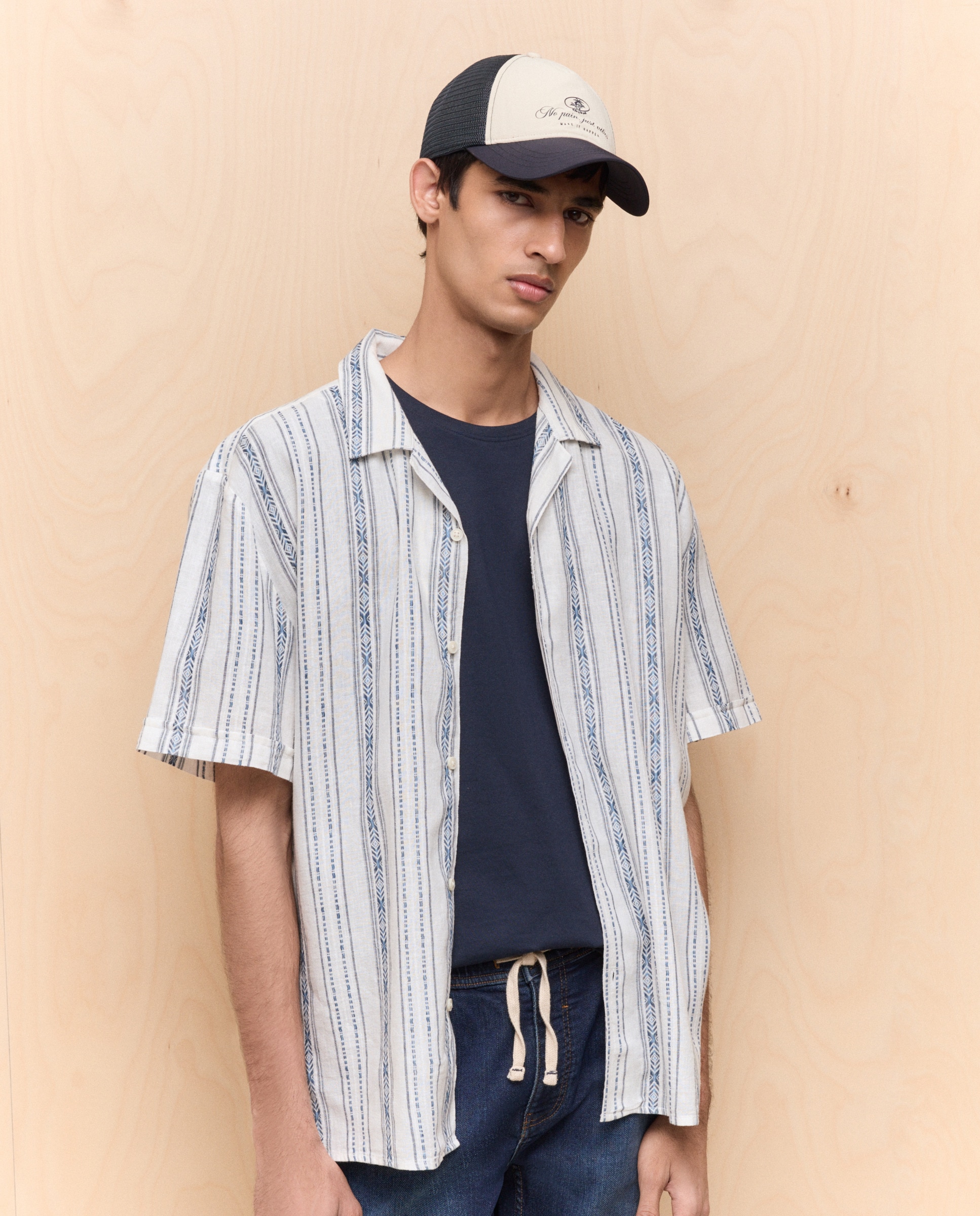 Imagem 0 de Camisa Bowling de Manga Curta com Jacquard Étnico