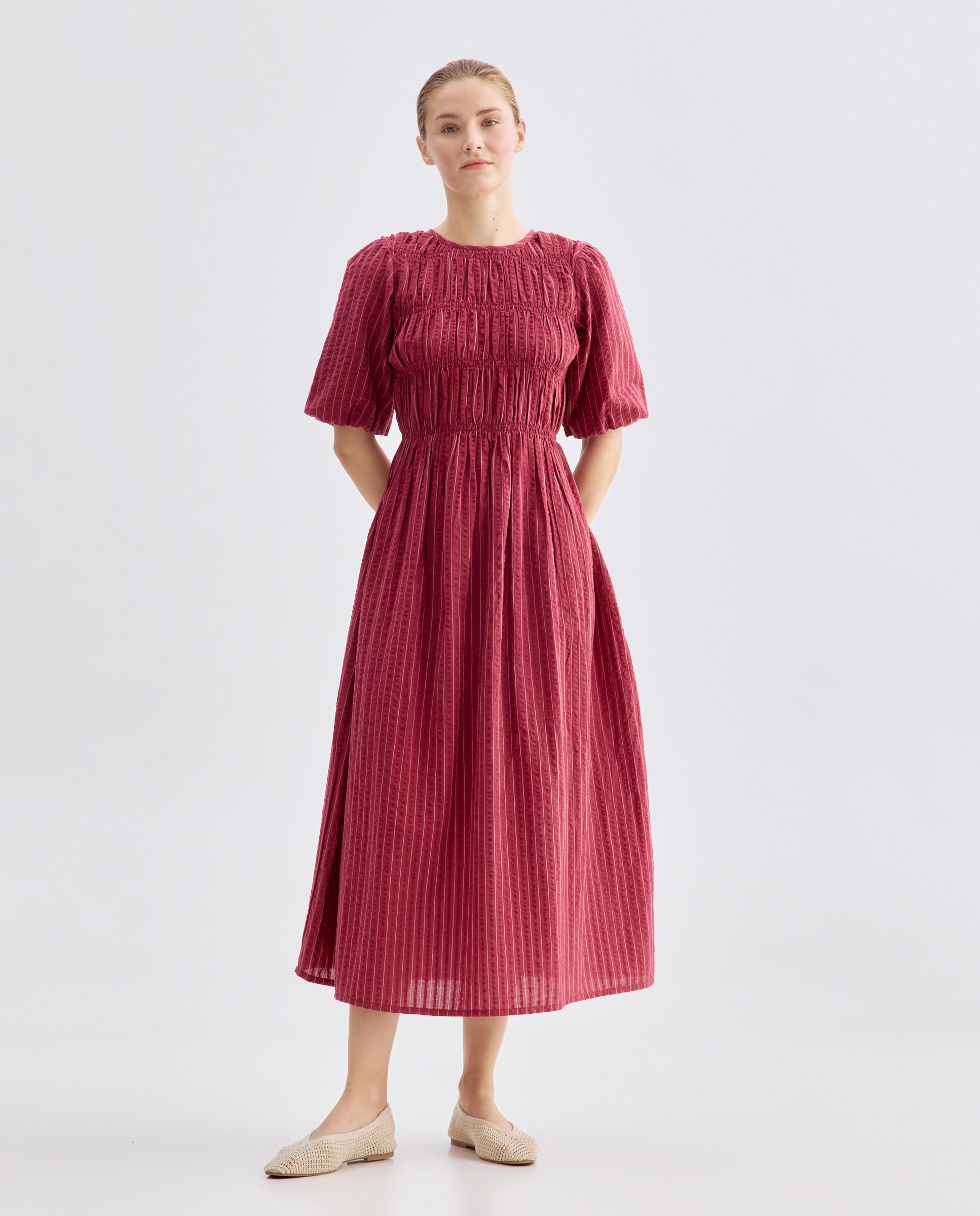 Imagen 0 de Vestido de mujer de rayas fruncido