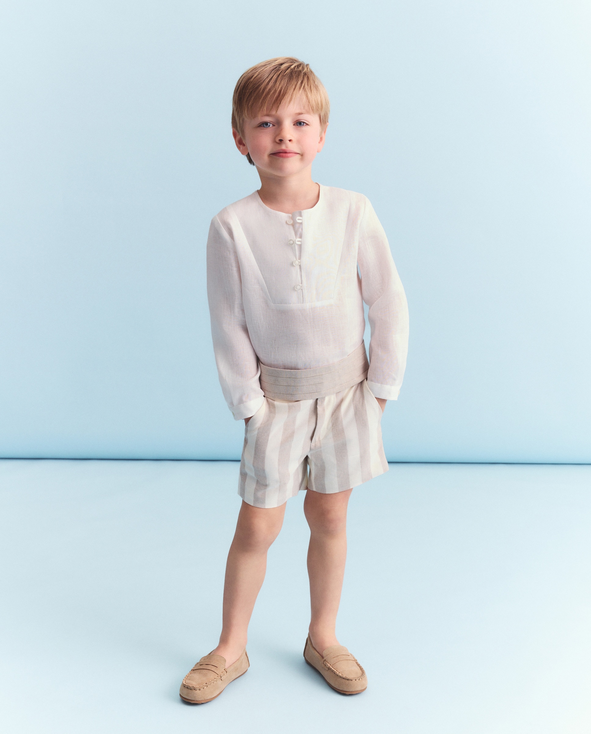 Imagem 0 de Bermudas de Linho com Faixa e Riscas