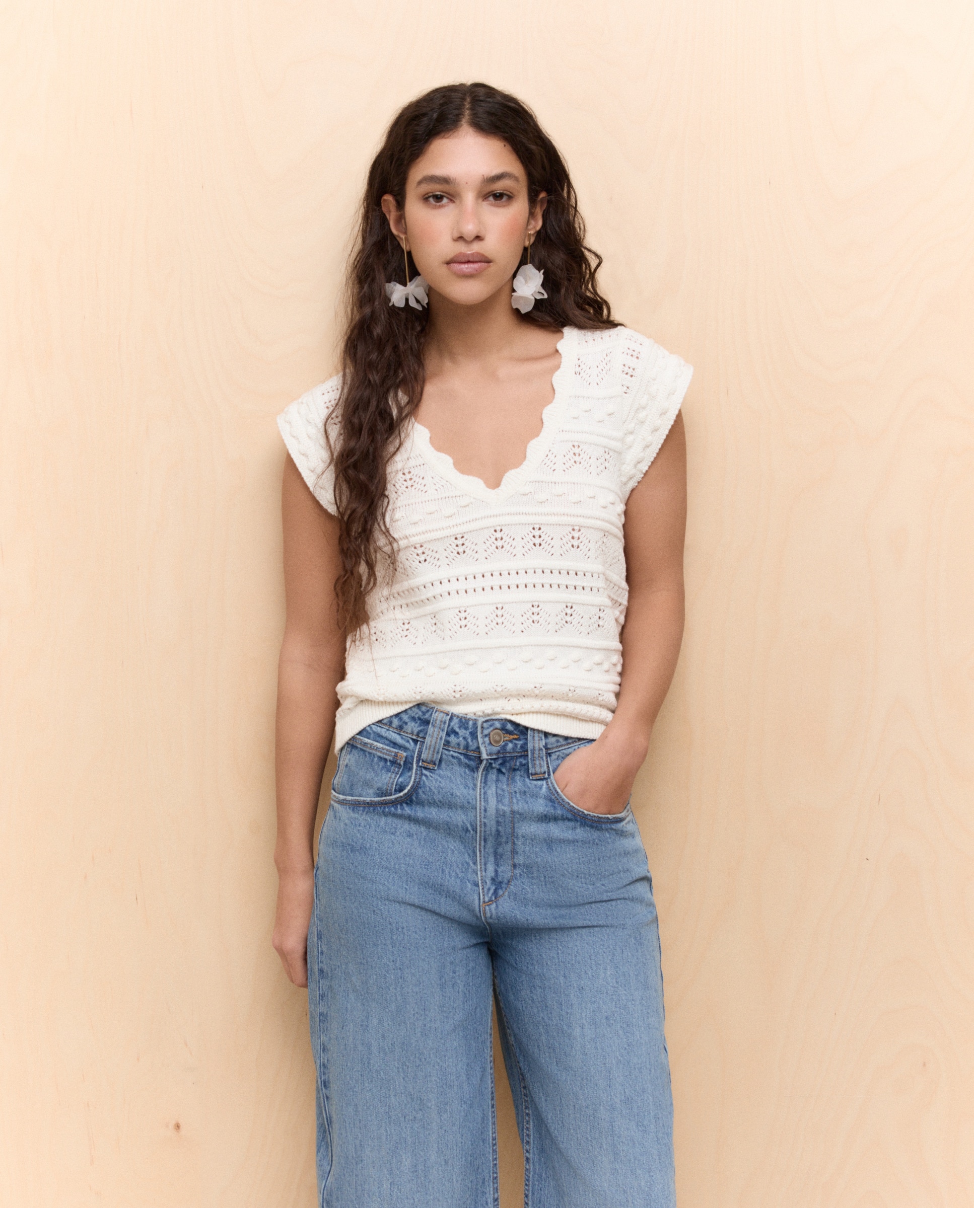 Camisola de Malha com Detalhe de Ondas no Decote e Riscas Branco-1