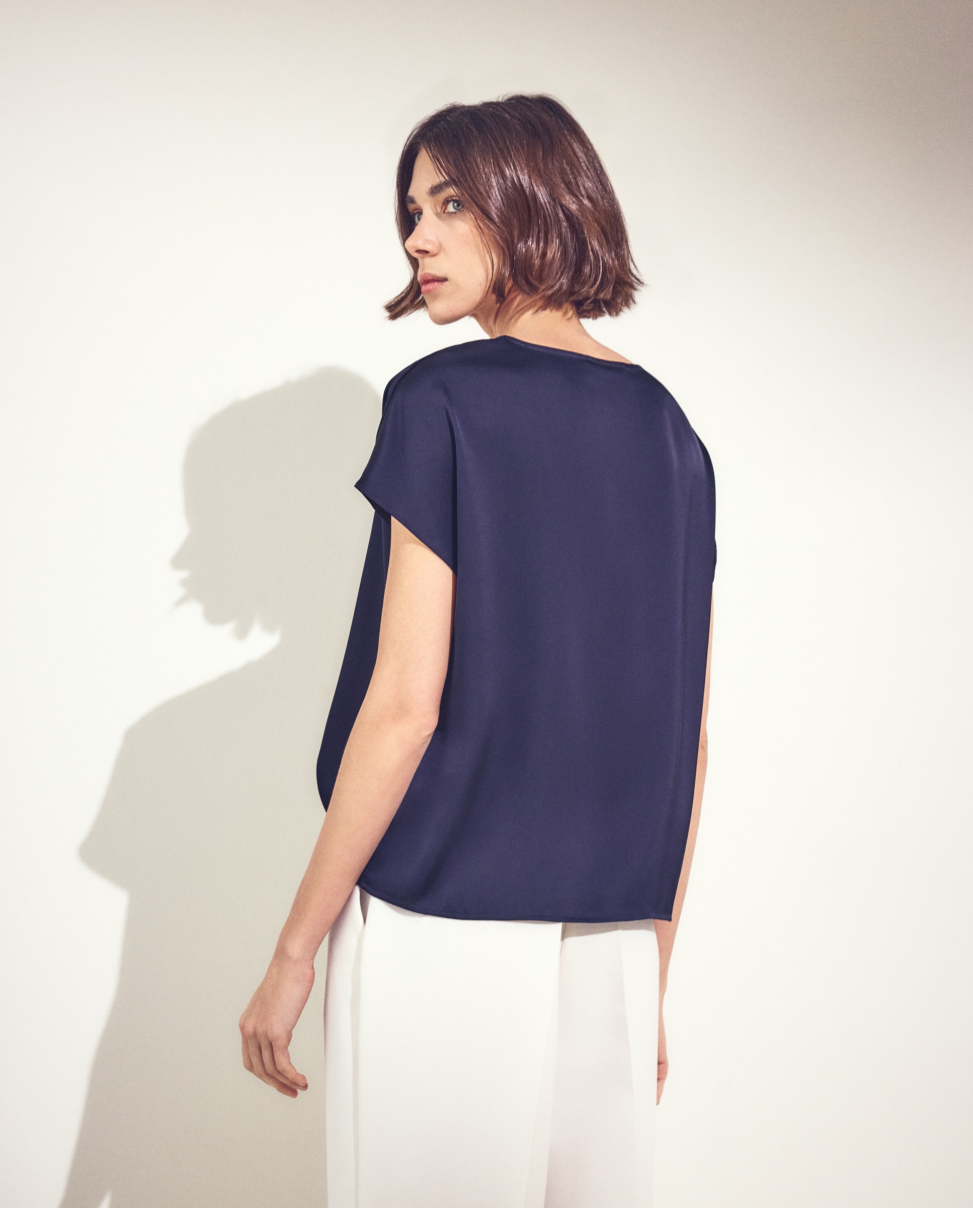 Top de Decote Redondo e Manga Curta Azul-marinho-3