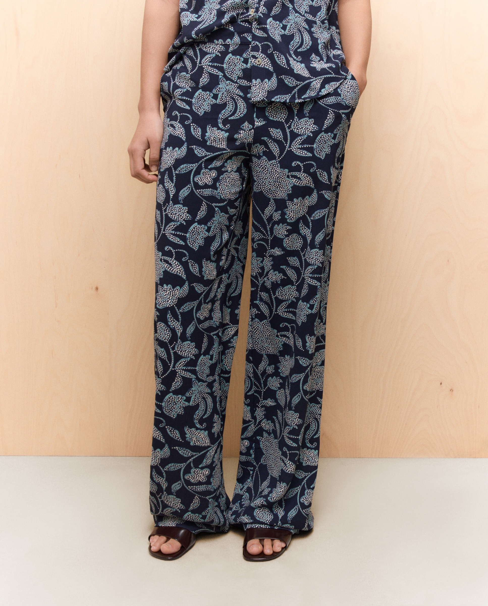 Calças Largas com Lavagem Azul-2