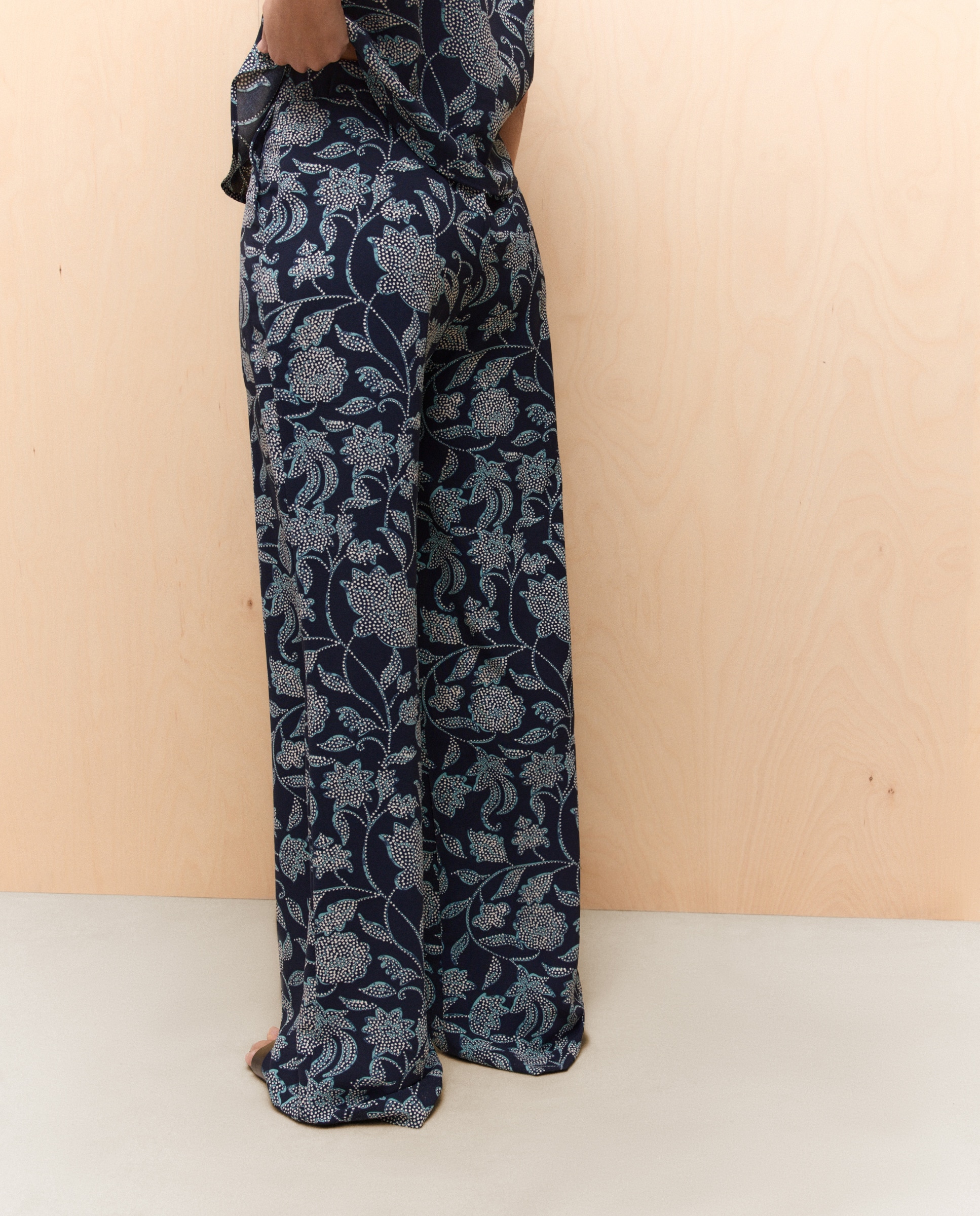 Calças Largas com Lavagem Azul-3