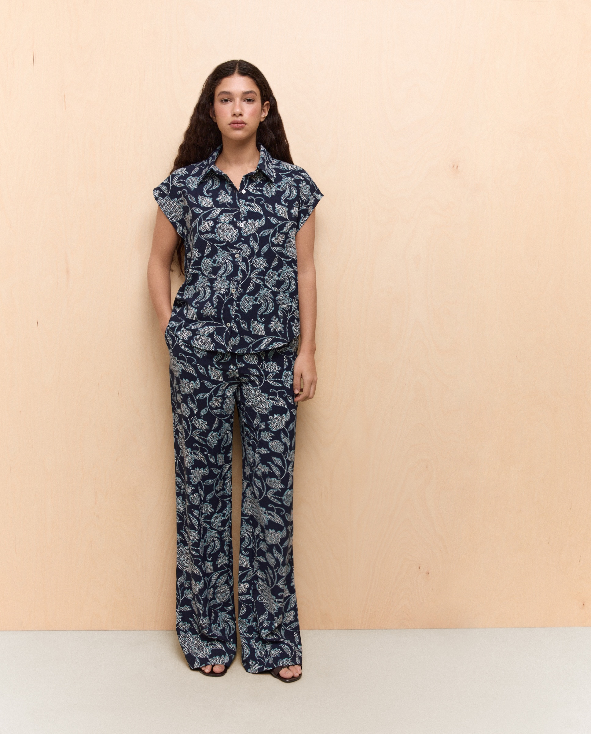 Imagem 0 de Calças Largas com Lavagem