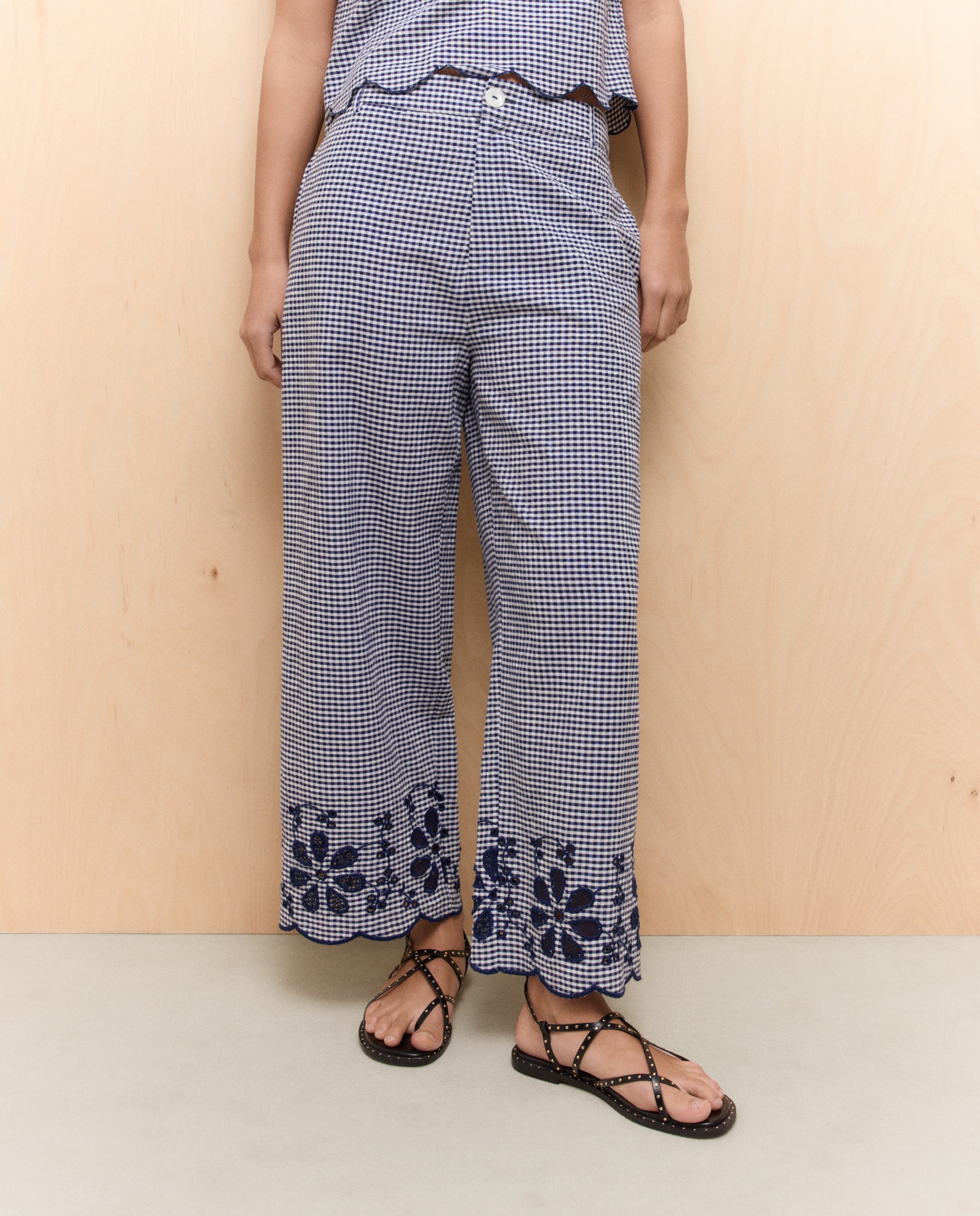 Imagem 0 de Calças Tipo Culotte com Bainha Bordada