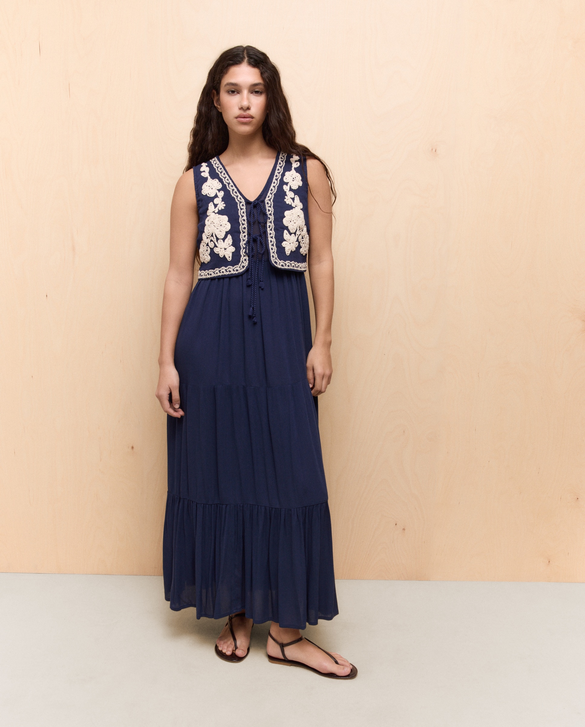 Vestido com Detalhe de Colete Bordado Azul-marinho-3