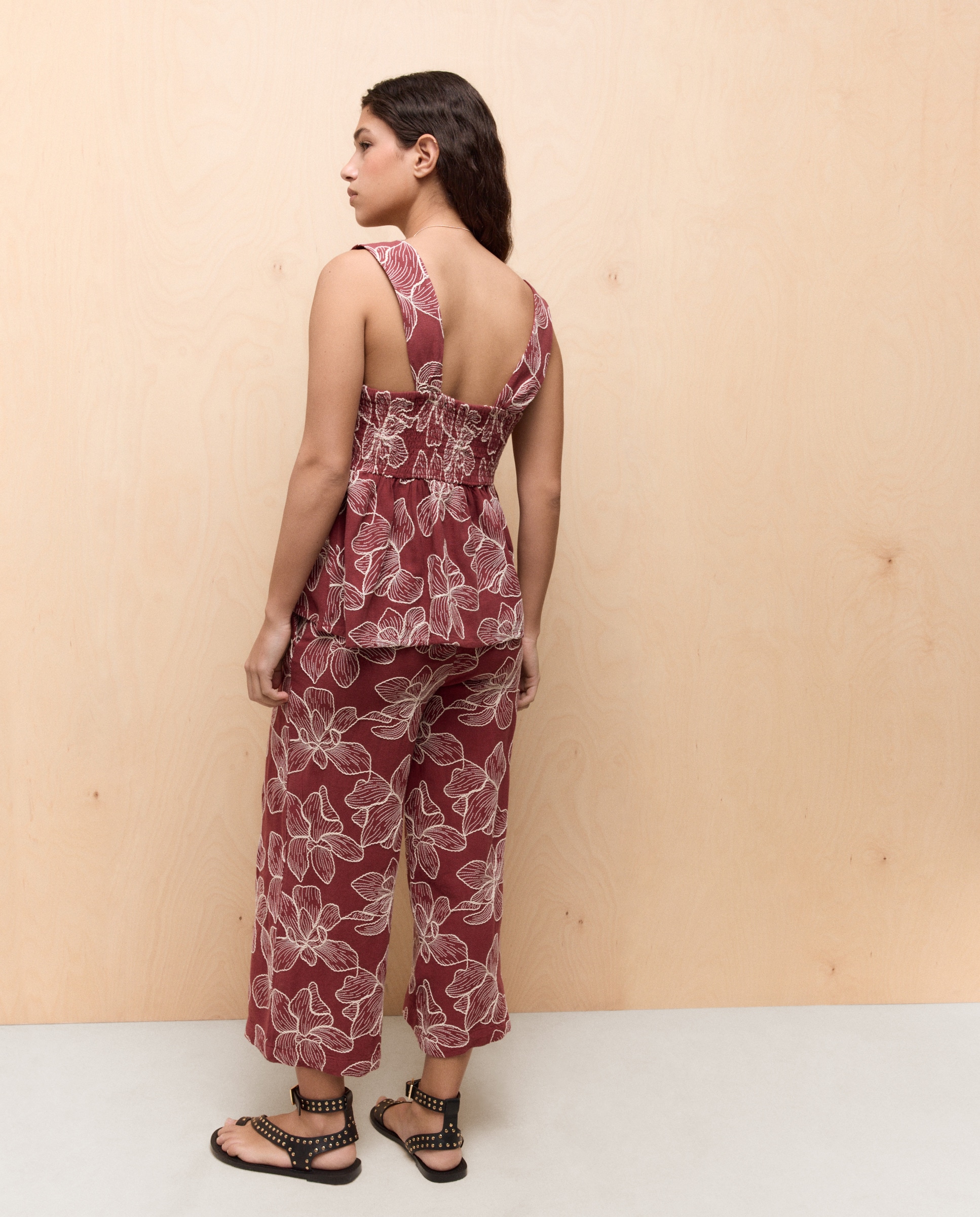 Top de Linho Bordado com Alças Castanho-3