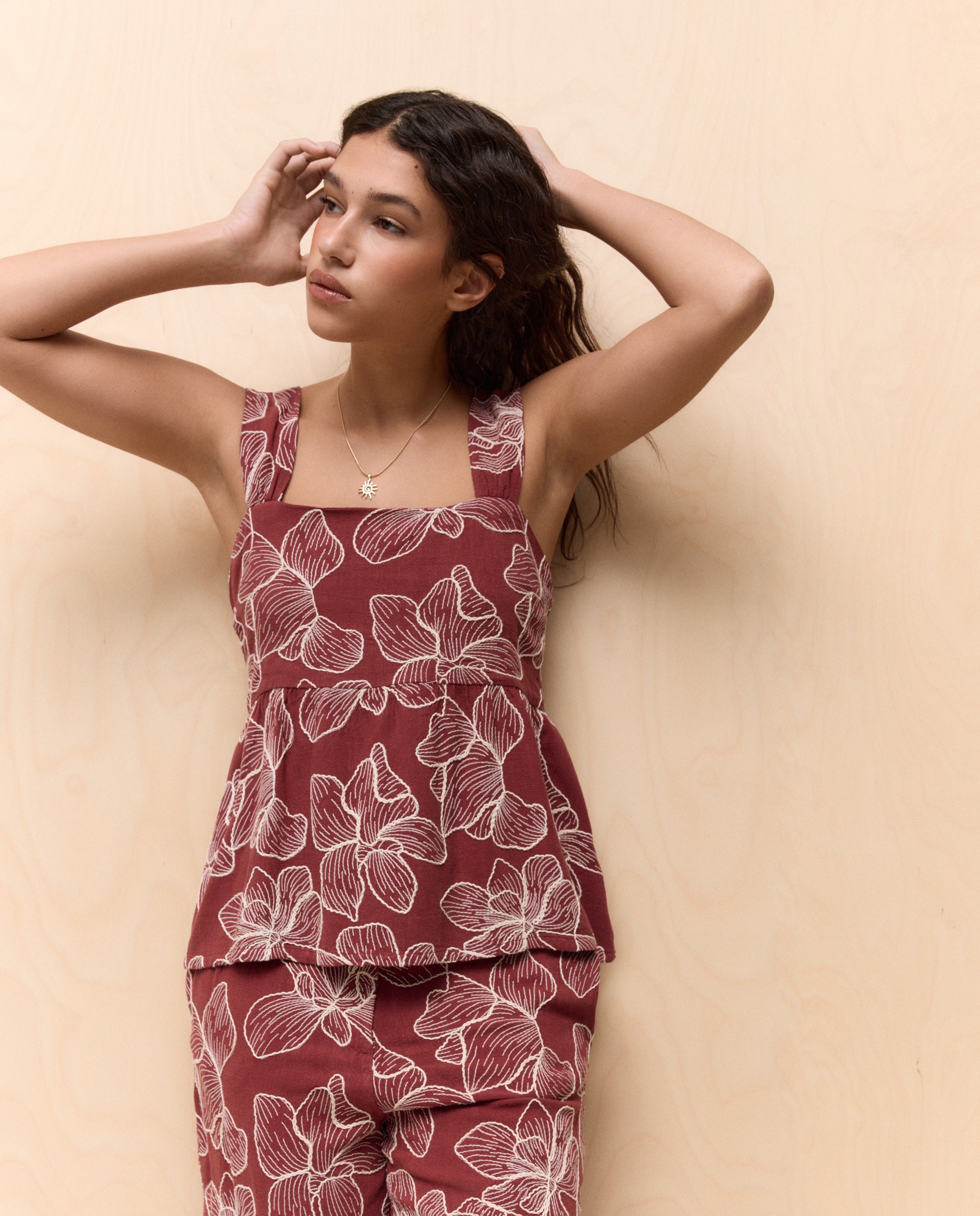 Top de Linho Bordado com Alças Castanho-1