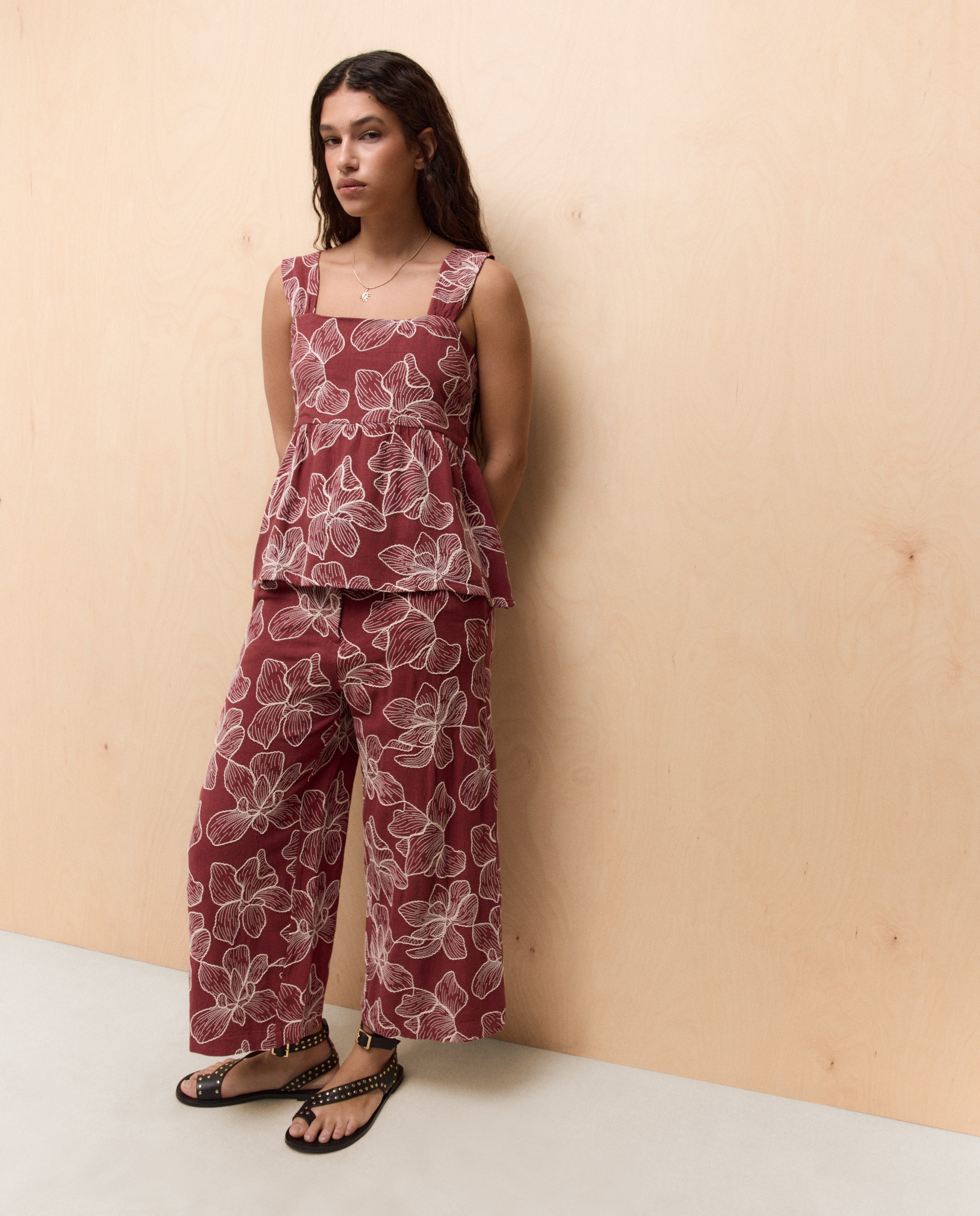 Top de Linho Bordado com Alças Castanho-2