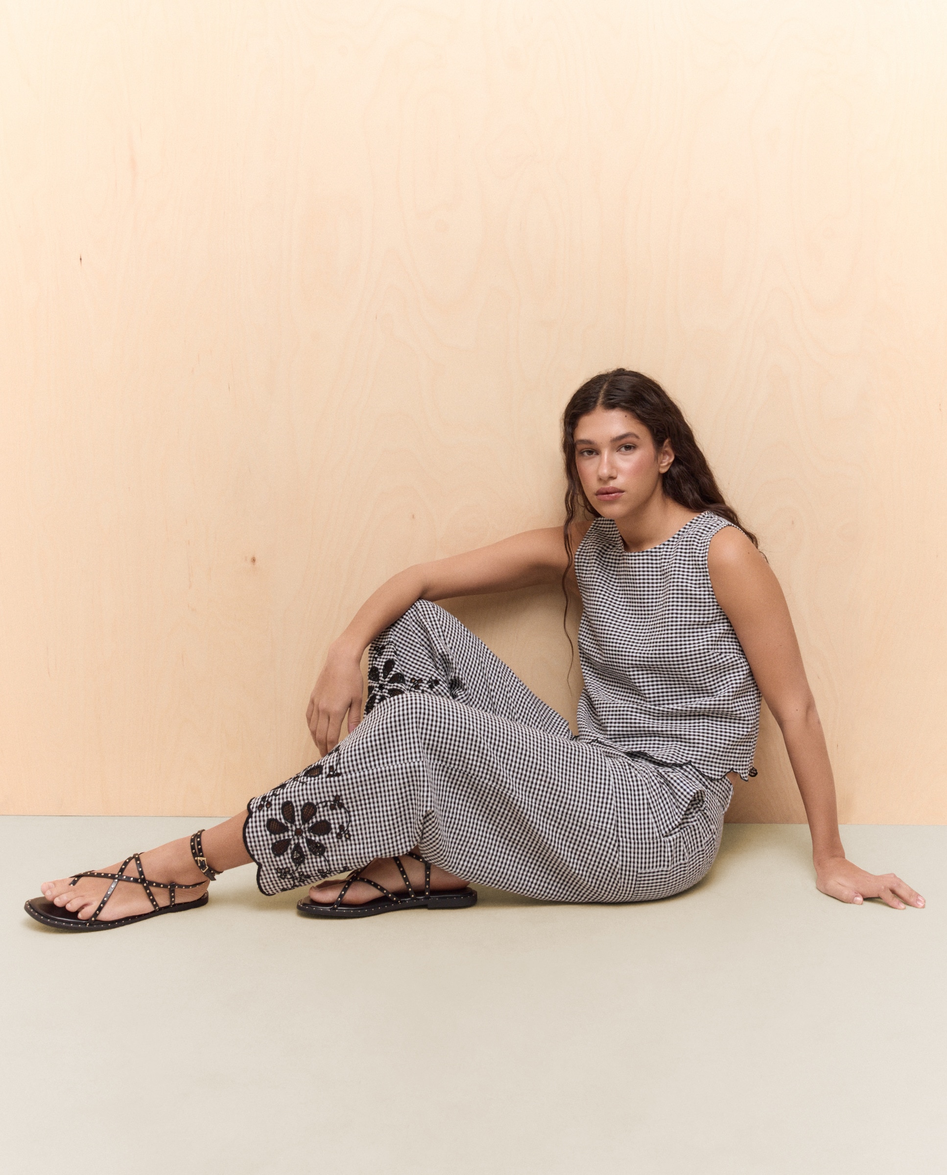 Imagem 0 de Top com Parte Inferior Bordada e Decote Redondo