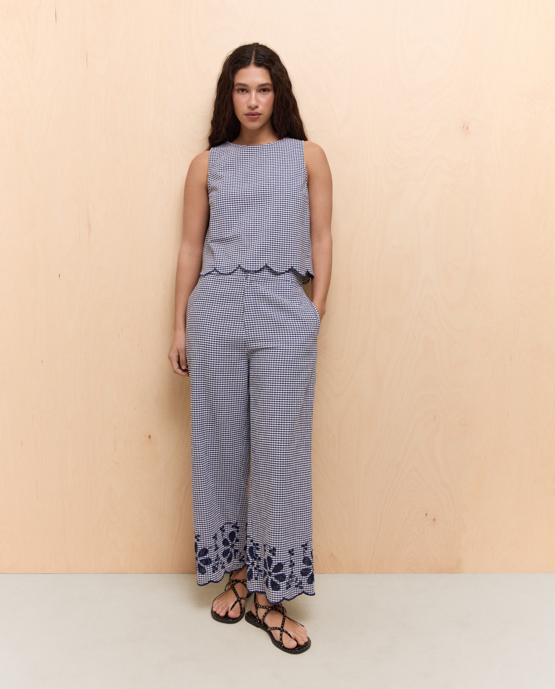 Top com Parte Inferior Bordada e Decote Redondo Azul-marinho-2