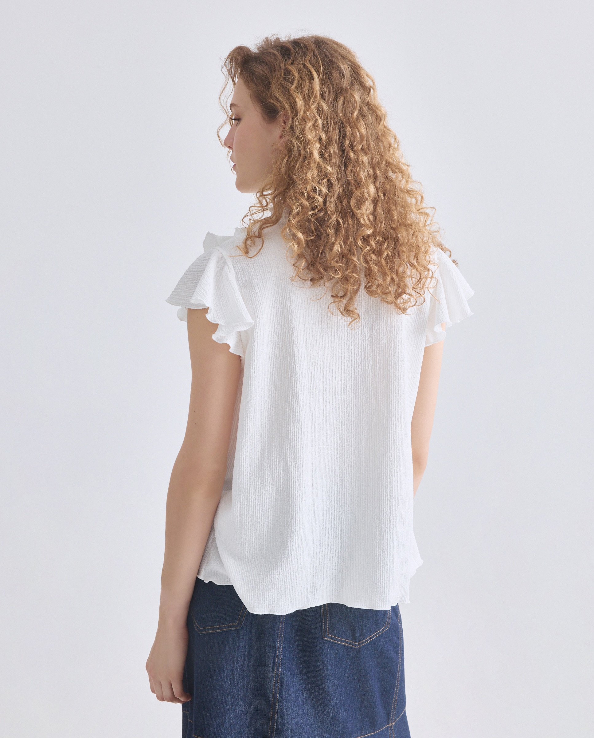 Blusa Sem Mangas com Decote em Bico e Folhos Branco-3