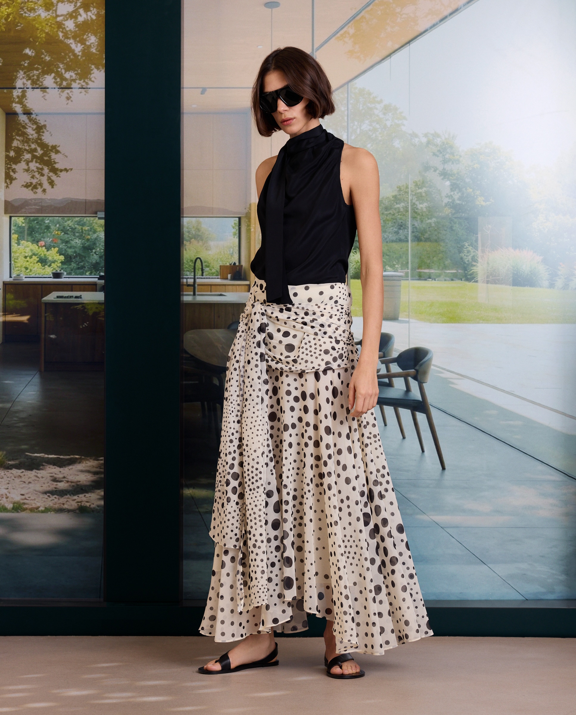 Imagem 0 de Saia Midi às Bolinhas