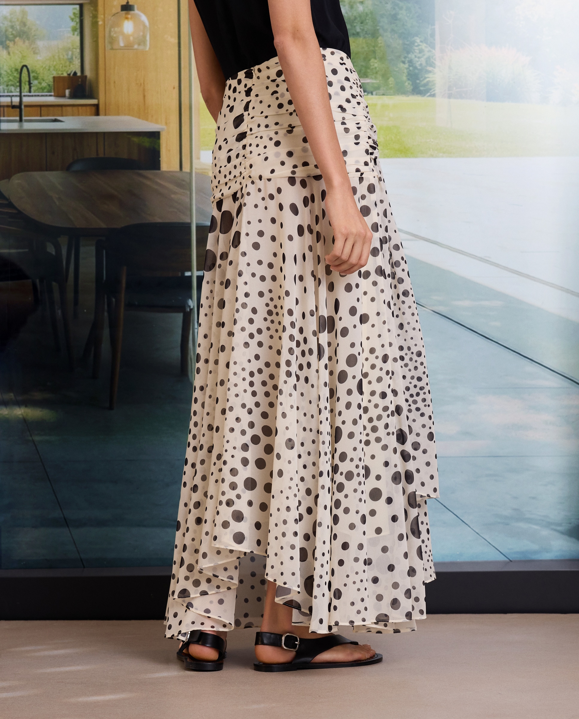 Saia Midi às Bolinhas Branco-3