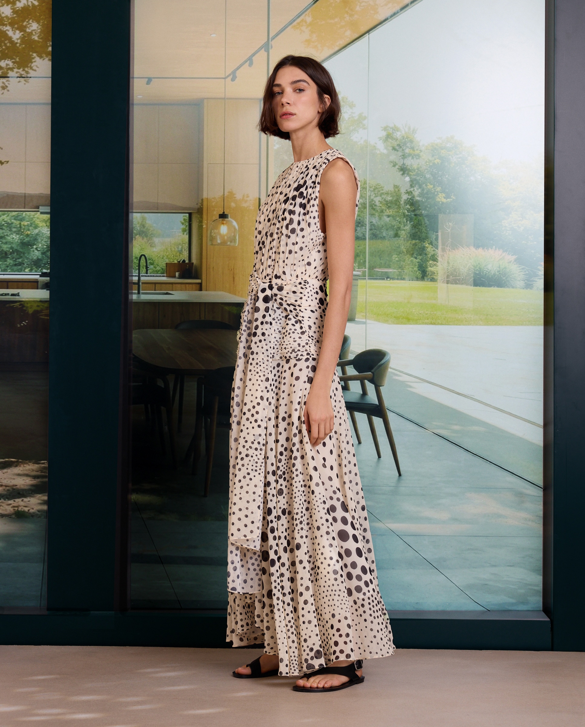 Imagem 0 de Vestido comprido às bolinhas