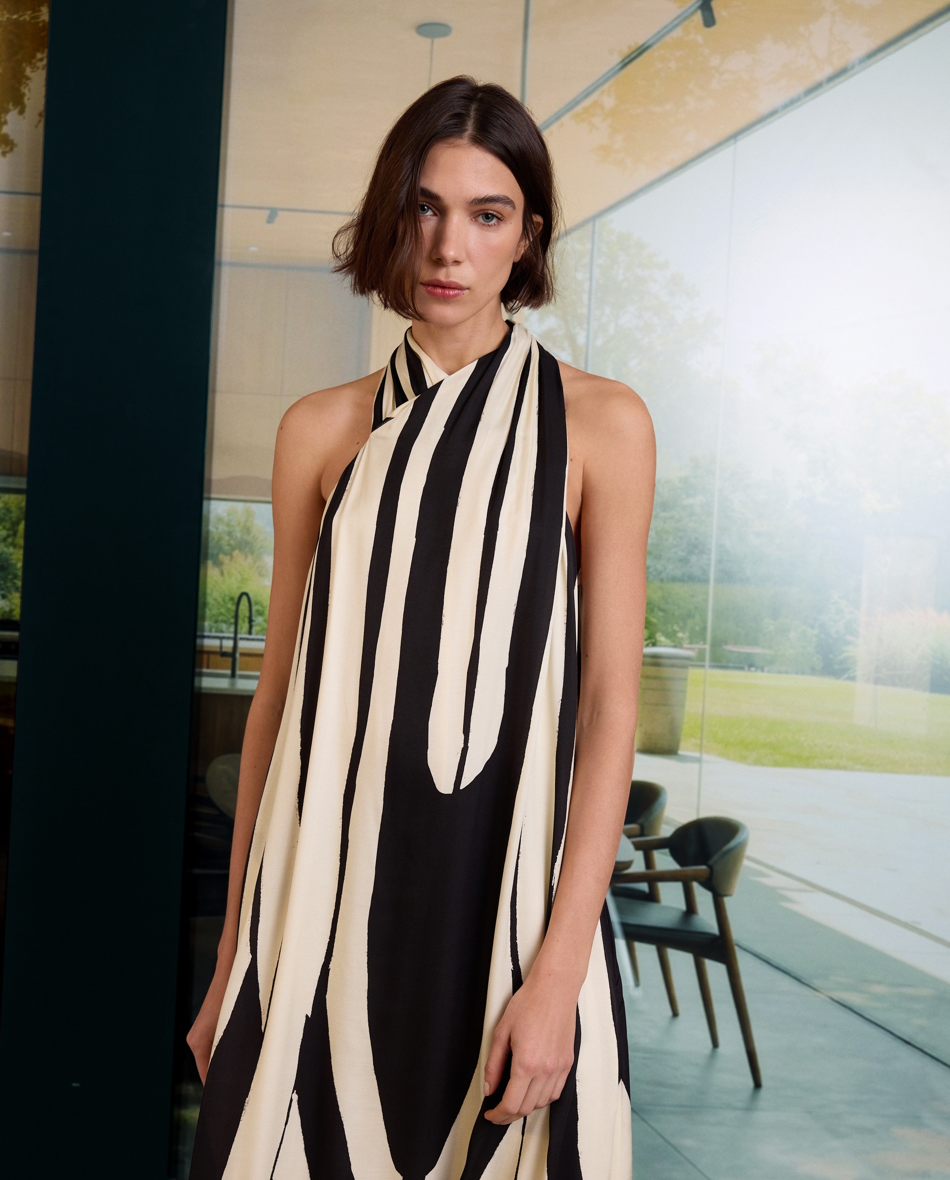 Vestido Halter com Estampado Rodapé Branco-2