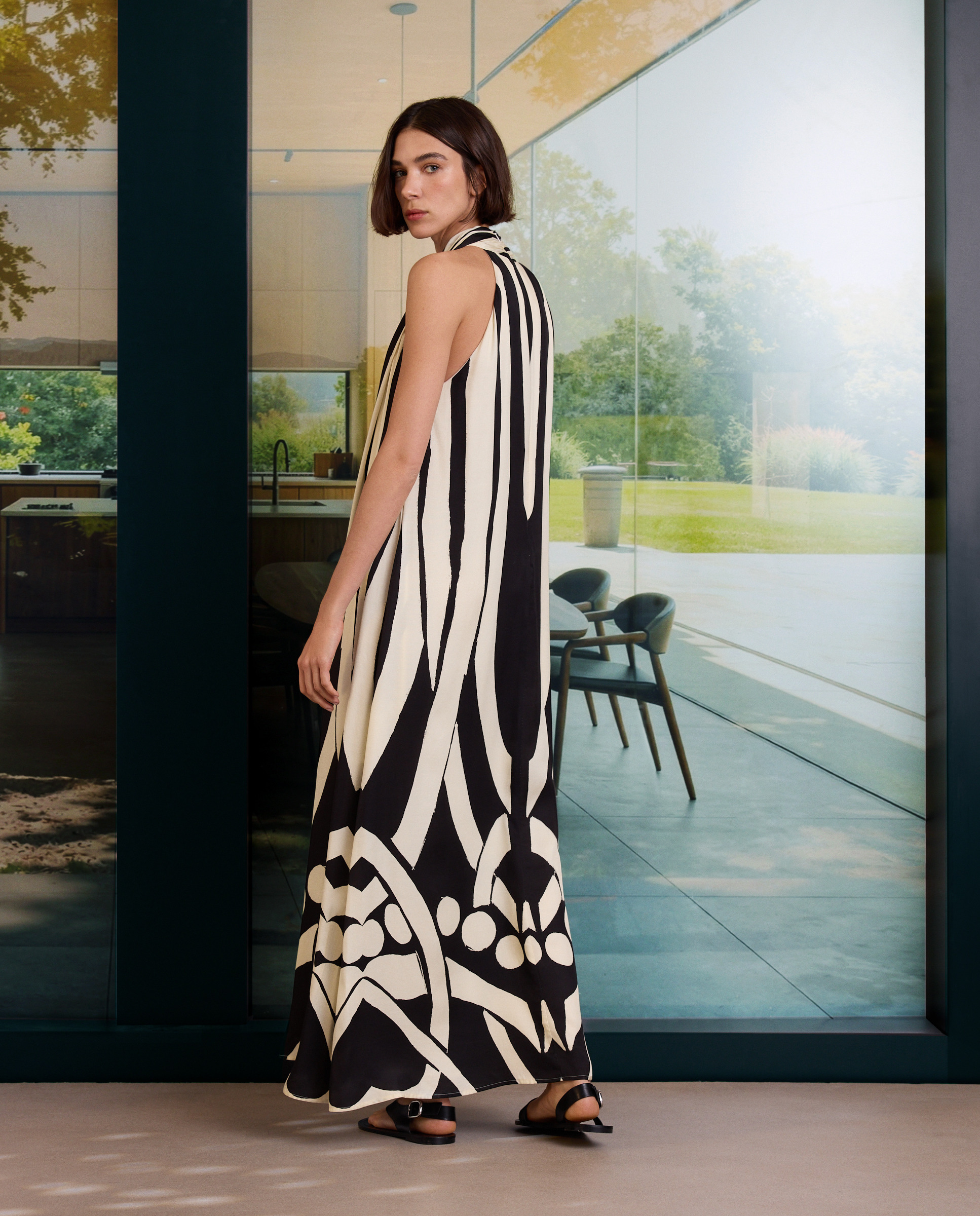 Vestido Halter com Estampado Rodapé Branco-3