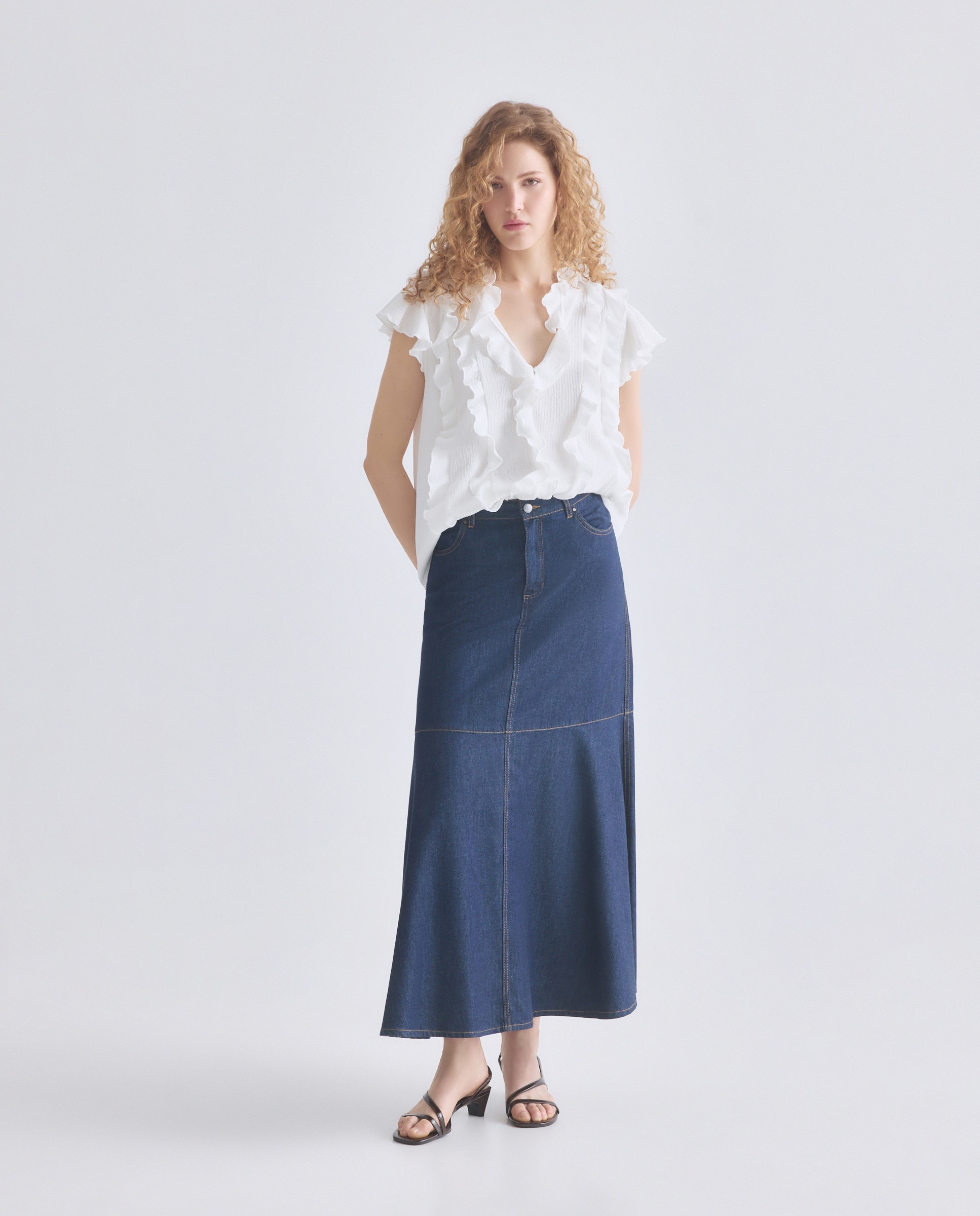 Blusa Sem Mangas com Decote em Bico e Folhos Branco-2
